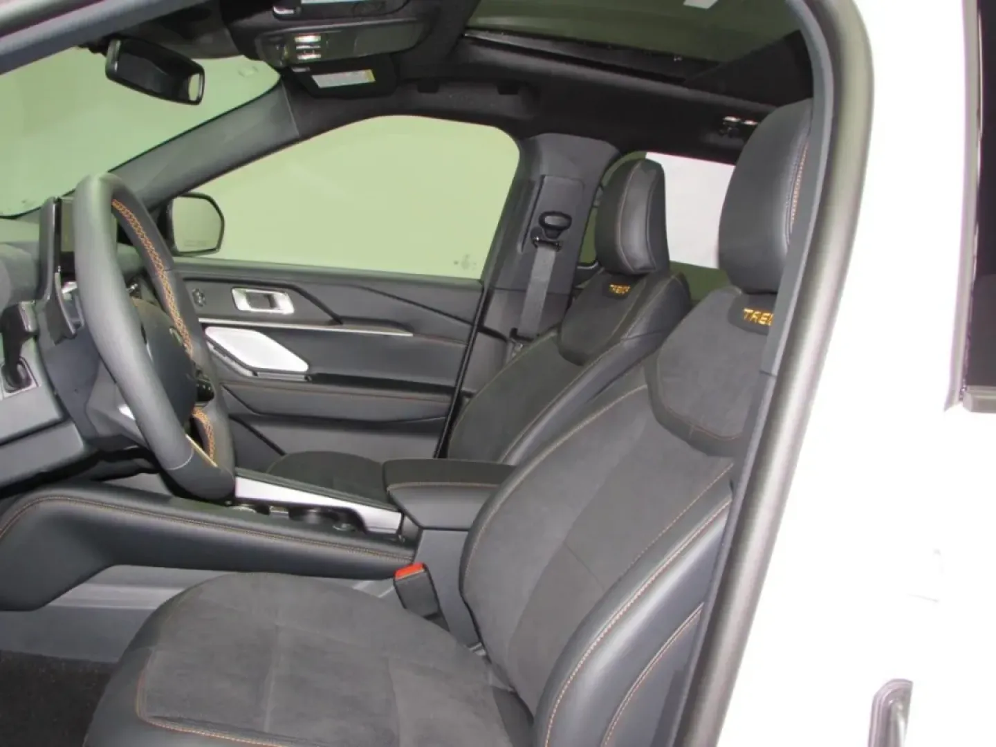 2026 /Onyx Ford Explorer (1FMWK8JC7TG) with an 3.0L V6 engine, Automatic transmission, located at 12836 Highway 21, De Soto, MO, 63020, (636) 337-7777, 38.151867, -90.575615 - **Adventure Awaits with the 2026 Ford Explorer Tremor Your Gateway to Exploration!** <br /> <br /> Are you ready to elevate your lifestyle with a vehicle that seamlessly blends power, versatility, and cutting-edge technology? Look no further than the stunning 2026 Ford Explorer Tremor, available n - Photo#3