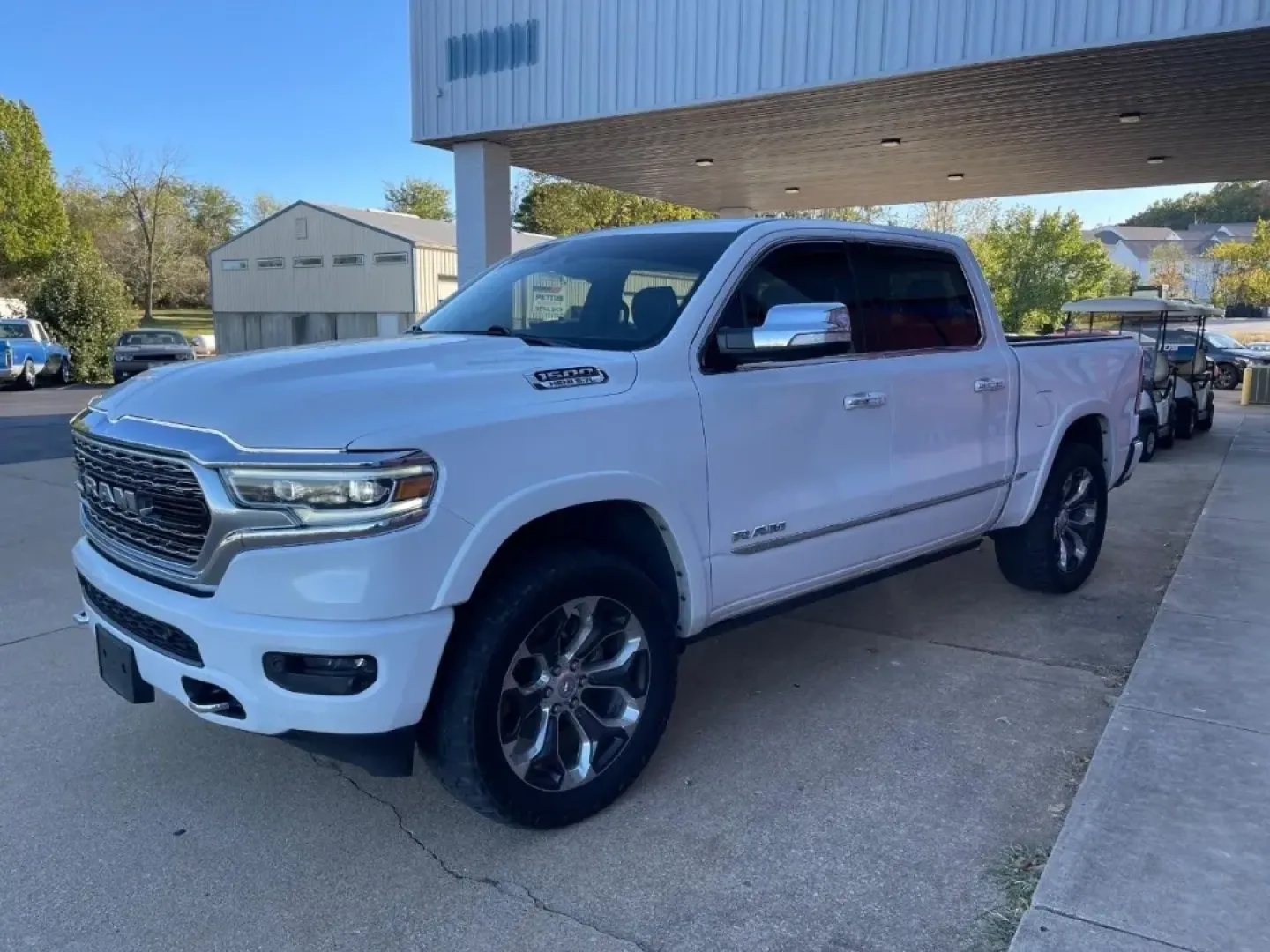 2020 /Black Leather Ram 1500 Limited (1C6SRFHT4LN) with an 5.7L engine, located at 970 Woodlawn Dr., Farmington, MO, 63640, (573) 431-7800, 37.825642, -90.468674 - ### Discover the Perfect Workhorse: 2020 Ram 1500 4WD Limited Crew Cab at Pettus CDJR Farmington<br /> <br /> Are you in the market for a truck that balances rugged capability with modern comfort? Look no further than this stunning 2020 Ram 1500 4WD Limited Crew Cab, now available at Pettus CDJR Far - Photo#2