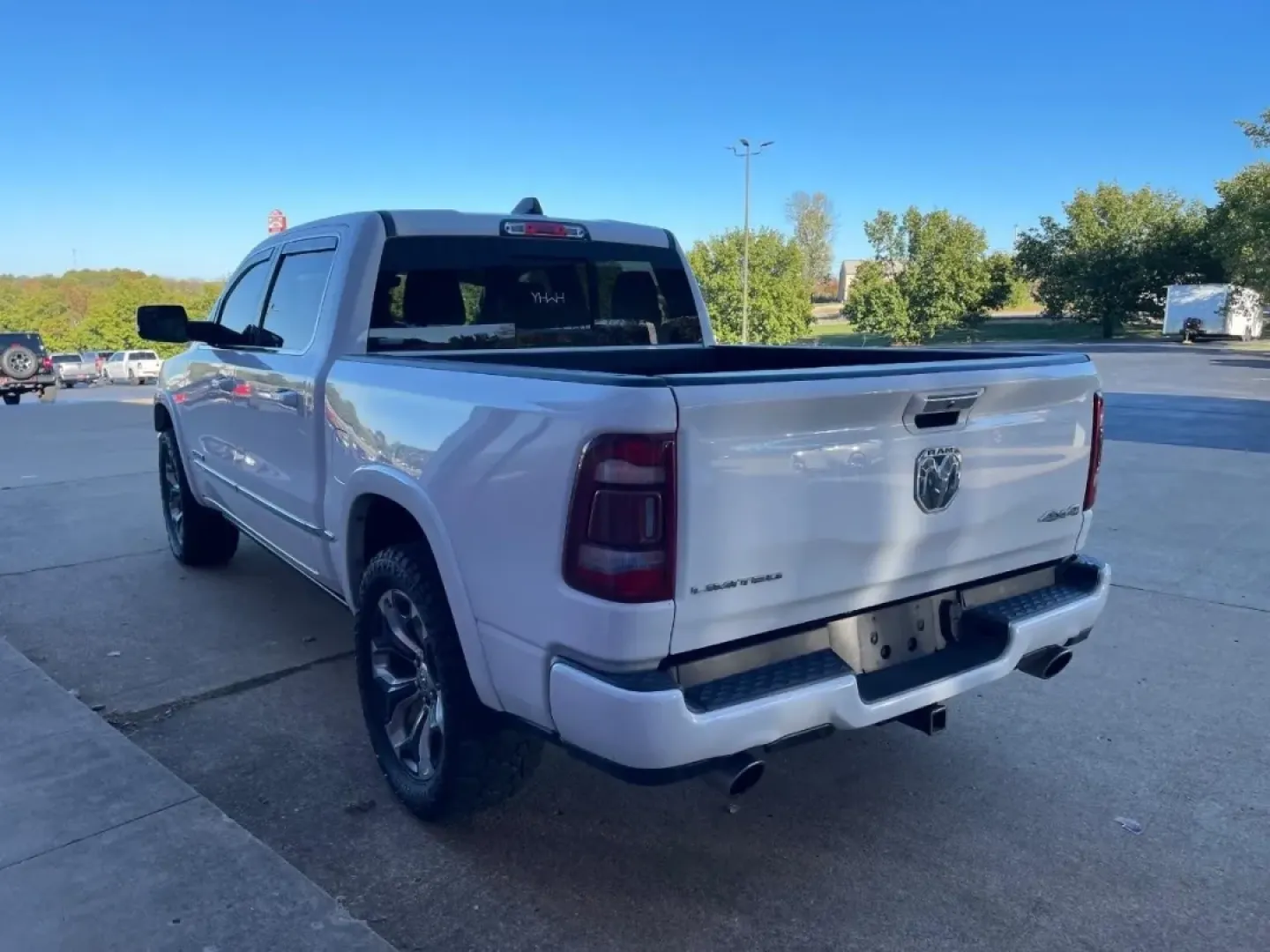 2020 /Black Leather Ram 1500 Limited (1C6SRFHT4LN) with an 5.7L engine, located at 970 Woodlawn Dr., Farmington, MO, 63640, (573) 431-7800, 37.825642, -90.468674 - ### Discover the Perfect Workhorse: 2020 Ram 1500 4WD Limited Crew Cab at Pettus CDJR Farmington<br /> <br /> Are you in the market for a truck that balances rugged capability with modern comfort? Look no further than this stunning 2020 Ram 1500 4WD Limited Crew Cab, now available at Pettus CDJR Far - Photo#3