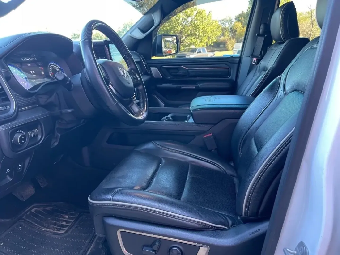 2020 /Black Leather Ram 1500 Limited (1C6SRFHT4LN) with an 5.7L engine, located at 970 Woodlawn Dr., Farmington, MO, 63640, (573) 431-7800, 37.825642, -90.468674 - ### Discover the Perfect Workhorse: 2020 Ram 1500 4WD Limited Crew Cab at Pettus CDJR Farmington<br /> <br /> Are you in the market for a truck that balances rugged capability with modern comfort? Look no further than this stunning 2020 Ram 1500 4WD Limited Crew Cab, now available at Pettus CDJR Far - Photo#8