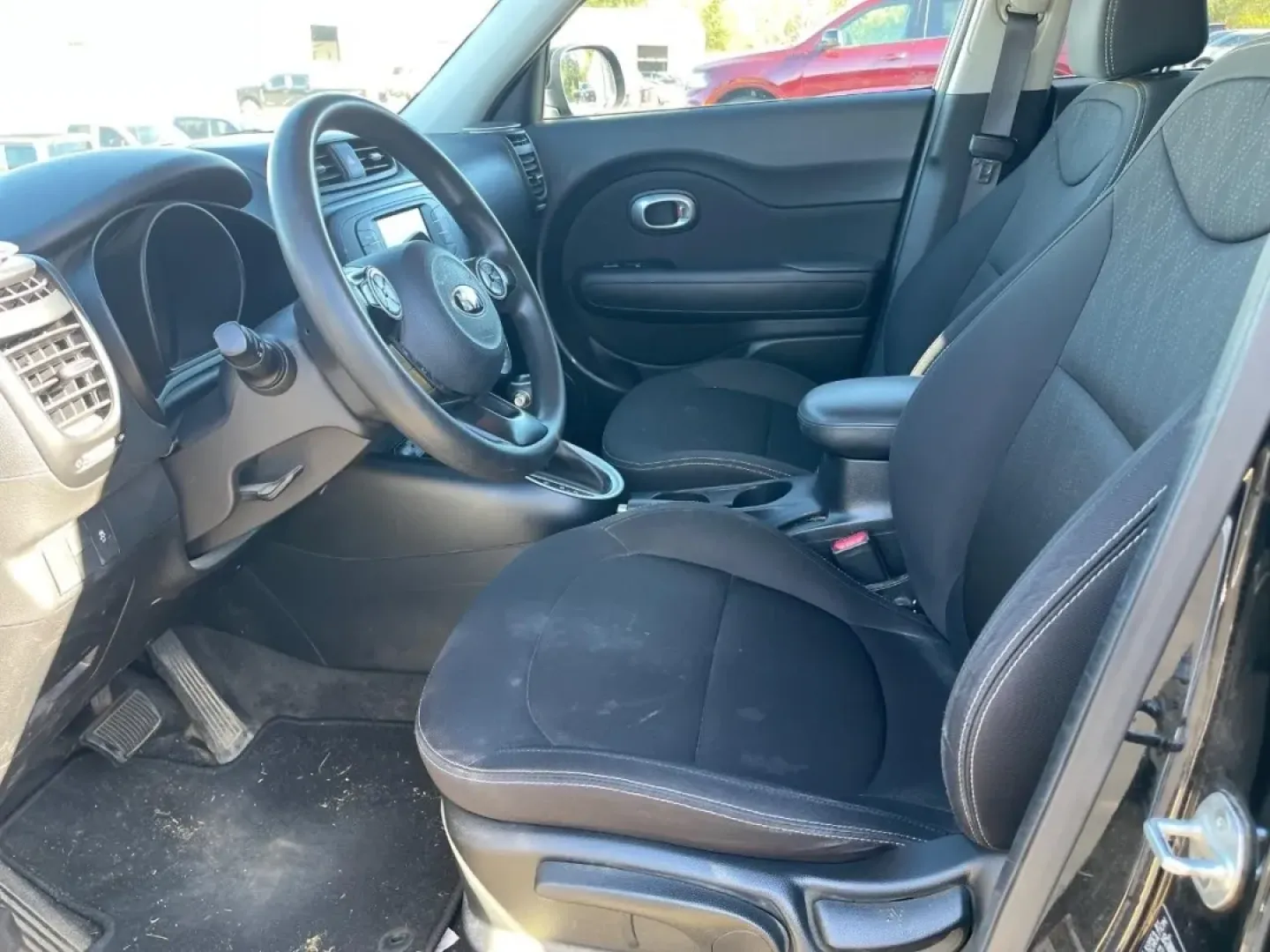 2019 Kia Soul Base (KNDJN2A27K7) with an 1.6L GDI DOHC Dual CVVT I4 engine, Automatic transmission, located at 970 Woodlawn Dr., Farmington, MO, 63640, (573) 431-7800, 37.825642, -90.468674 - ### Discover Your Next Adventure with the 2019 Kia Soul at Pettus CDJR Farmington!<br /> <br /> Are you looking for the perfect vehicle to support your busy lifestyle? Whether you're a commuter needing reliability, a growing family in search of spaciousness, or an adventure seeker eager to explore n - Photo#7