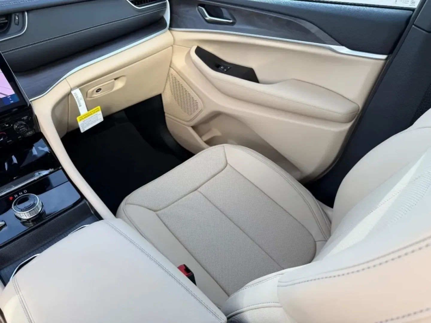 2025 /Wicker Beige/Black Leather Jeep Grand Cherokee Limited (1C4RJHBG4SC) with an 3.6L V6 24V VVT UPG I engine, located at 970 Woodlawn Dr., Farmington, MO, 63640, (573) 431-7800, 37.825642, -90.468674 - **Elevate Your Adventures with the 2025 Jeep Grand Cherokee Limited!** <br /> <br /> Are you ready to embark on your next adventure with family or friends? Whether you're tackling weekend getaways, navigating through city commutes, or exploring off-road trails, the 2025 Jeep Grand Cherokee Limited i - Photo#18