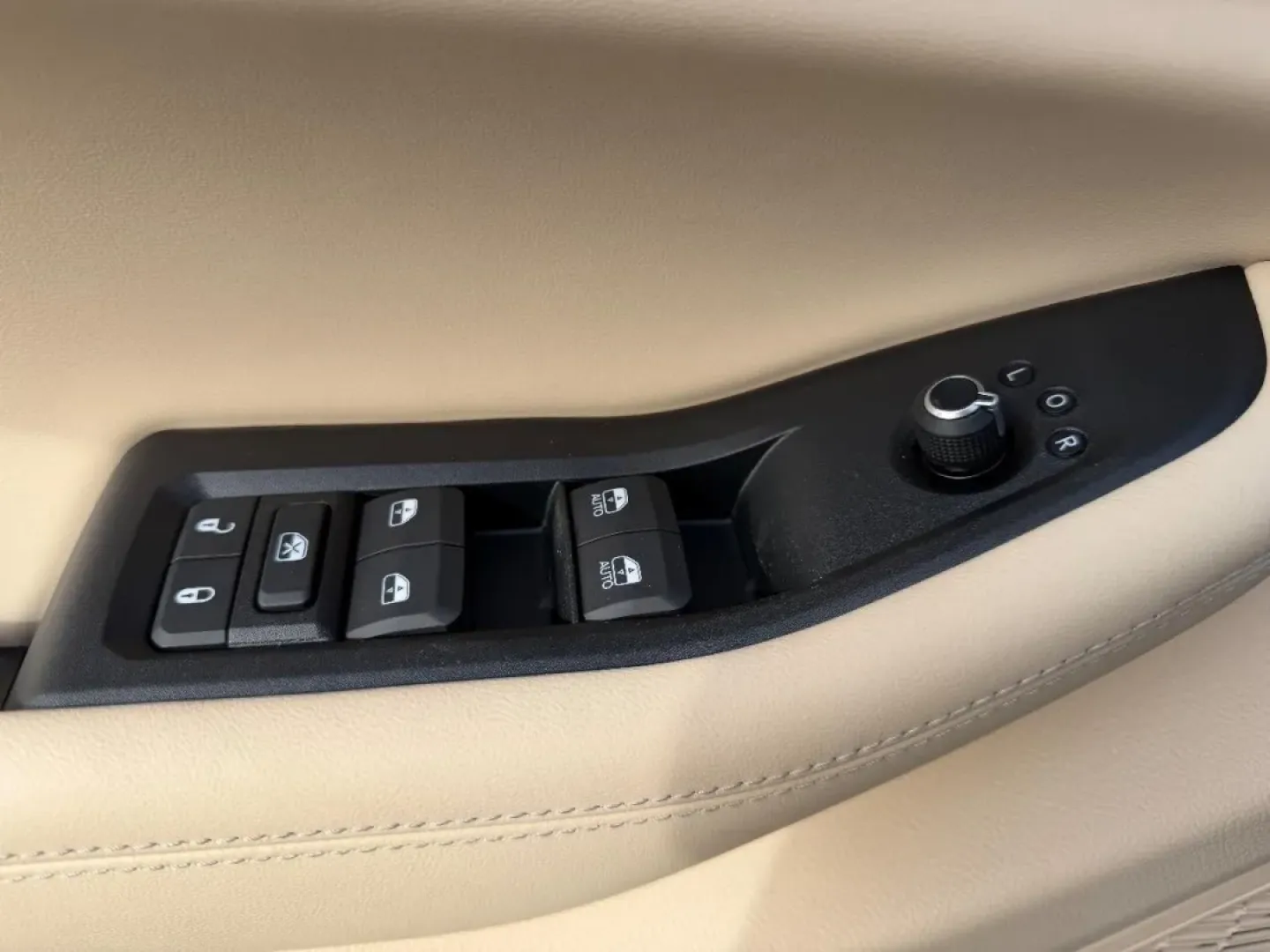 2025 /Wicker Beige/Black Leather Jeep Grand Cherokee Limited (1C4RJHBG4SC) with an 3.6L V6 24V VVT UPG I engine, located at 970 Woodlawn Dr., Farmington, MO, 63640, (573) 431-7800, 37.825642, -90.468674 - **Elevate Your Adventures with the 2025 Jeep Grand Cherokee Limited!** <br /> <br /> Are you ready to embark on your next adventure with family or friends? Whether you're tackling weekend getaways, navigating through city commutes, or exploring off-road trails, the 2025 Jeep Grand Cherokee Limited i - Photo#19