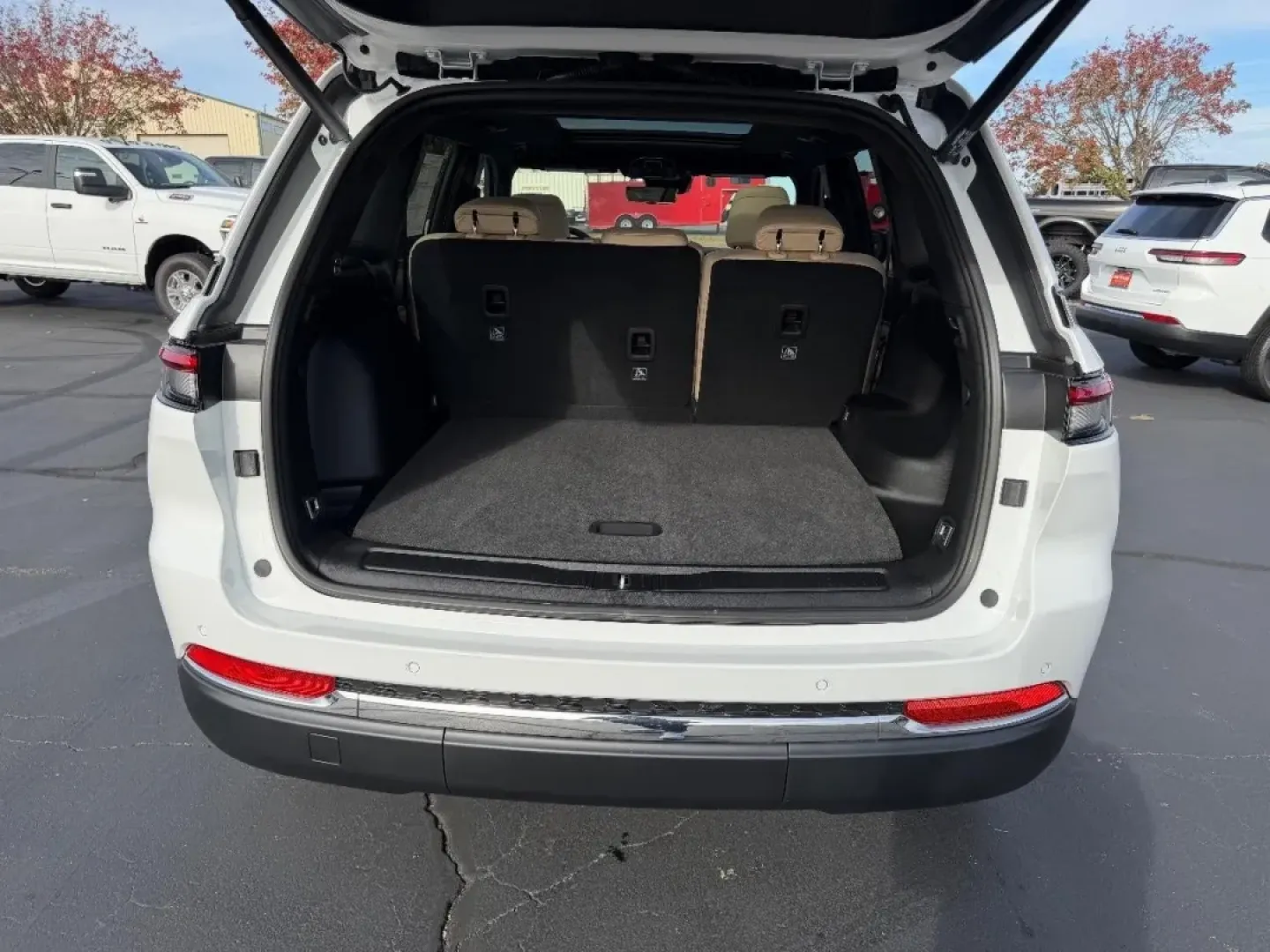 2025 /Wicker Beige/Black Leather Jeep Grand Cherokee Limited (1C4RJHBG4SC) with an 3.6L V6 24V VVT UPG I engine, located at 970 Woodlawn Dr., Farmington, MO, 63640, (573) 431-7800, 37.825642, -90.468674 - **Elevate Your Adventures with the 2025 Jeep Grand Cherokee Limited!** <br /> <br /> Are you ready to embark on your next adventure with family or friends? Whether you're tackling weekend getaways, navigating through city commutes, or exploring off-road trails, the 2025 Jeep Grand Cherokee Limited i - Photo#4