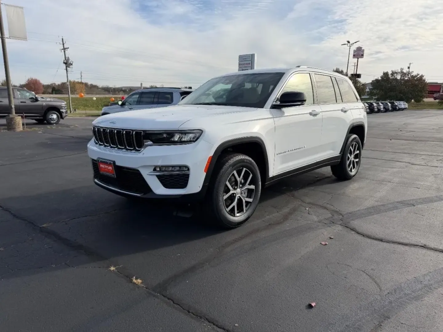 2025 /Wicker Beige/Black Leather Jeep Grand Cherokee Limited (1C4RJHBG4SC) with an 3.6L V6 24V VVT UPG I engine, located at 970 Woodlawn Dr., Farmington, MO, 63640, (573) 431-7800, 37.825642, -90.468674 - **Elevate Your Adventures with the 2025 Jeep Grand Cherokee Limited!** <br /> <br /> Are you ready to embark on your next adventure with family or friends? Whether you're tackling weekend getaways, navigating through city commutes, or exploring off-road trails, the 2025 Jeep Grand Cherokee Limited i - Photo#7