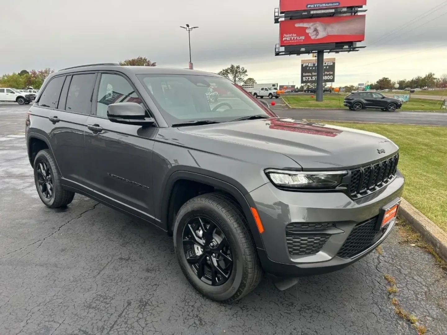 2025 Jeep Grand Cherokee (1C4RJHAG9S8) with an 3.6L V6 24V VVT UPG I engine, Automatic transmission, located at 970 Woodlawn Dr., Farmington, MO, 63640, (573) 431-7800, 37.825642, -90.468674 - **Adventure Awaits with the 2025 Jeep Grand Cherokee: Your Perfect Companion for Every Journey!**<br /> <br /> Are you ready to elevate your driving experience? Whether you're a busy professional navigating daily commutes or a weekend warrior seeking outdoor escapades, the 2025 Jeep Grand Cherokee i - Photo#0