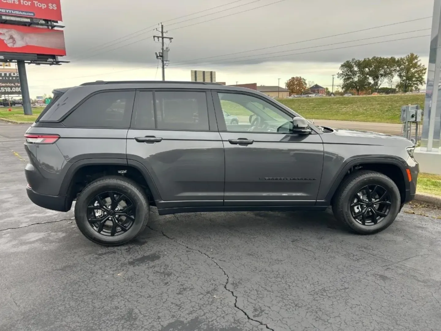 2025 Jeep Grand Cherokee (1C4RJHAG9S8) with an 3.6L V6 24V VVT UPG I engine, Automatic transmission, located at 970 Woodlawn Dr., Farmington, MO, 63640, (573) 431-7800, 37.825642, -90.468674 - **Adventure Awaits with the 2025 Jeep Grand Cherokee: Your Perfect Companion for Every Journey!**<br /> <br /> Are you ready to elevate your driving experience? Whether you're a busy professional navigating daily commutes or a weekend warrior seeking outdoor escapades, the 2025 Jeep Grand Cherokee i - Photo#6