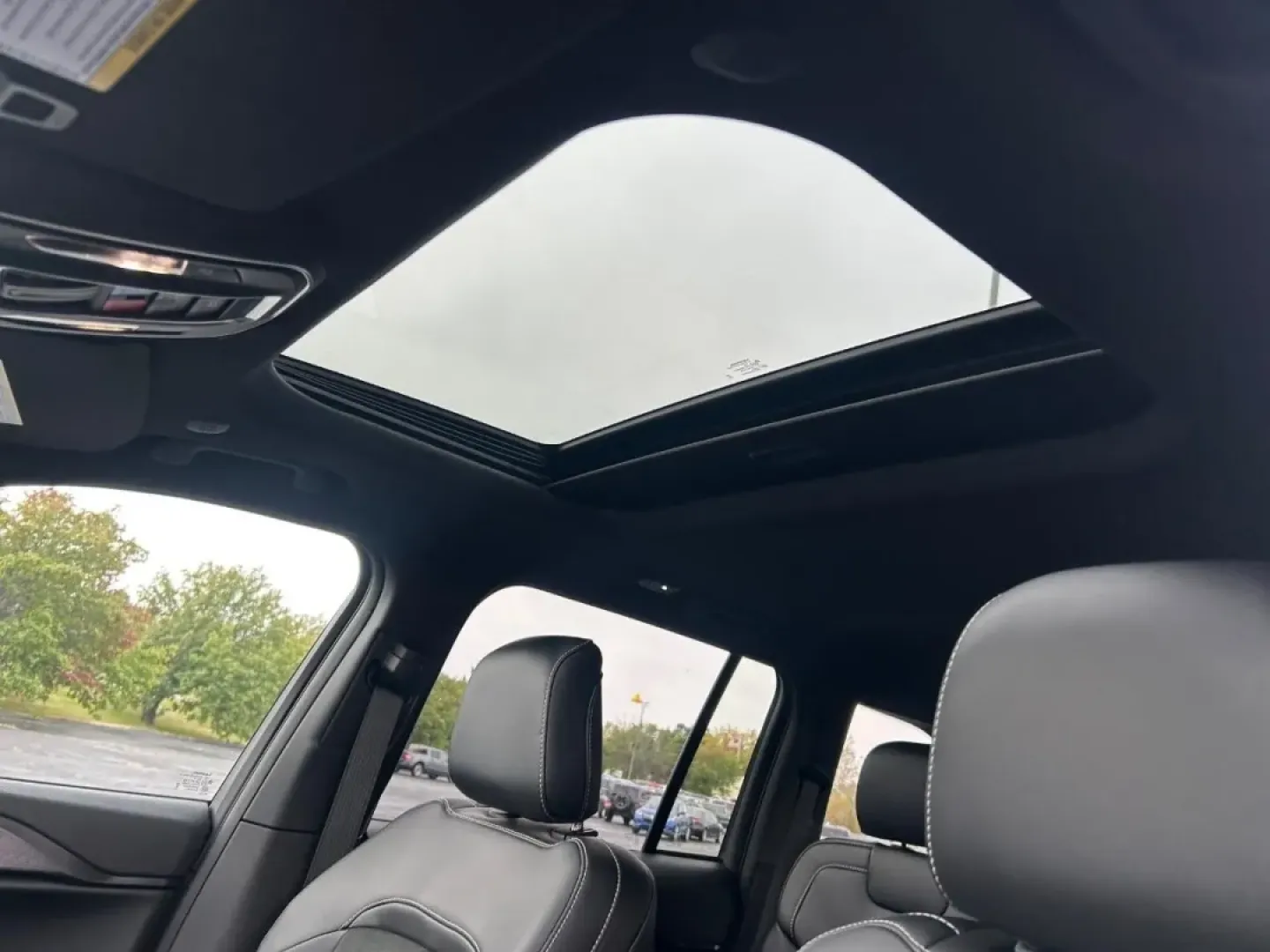 2025 Jeep Grand Cherokee (1C4RJHAG9S8) with an 3.6L V6 24V VVT UPG I engine, Automatic transmission, located at 970 Woodlawn Dr., Farmington, MO, 63640, (573) 431-7800, 37.825642, -90.468674 - **Adventure Awaits with the 2025 Jeep Grand Cherokee: Your Perfect Companion for Every Journey!**<br /> <br /> Are you ready to elevate your driving experience? Whether you're a busy professional navigating daily commutes or a weekend warrior seeking outdoor escapades, the 2025 Jeep Grand Cherokee i - Photo#8