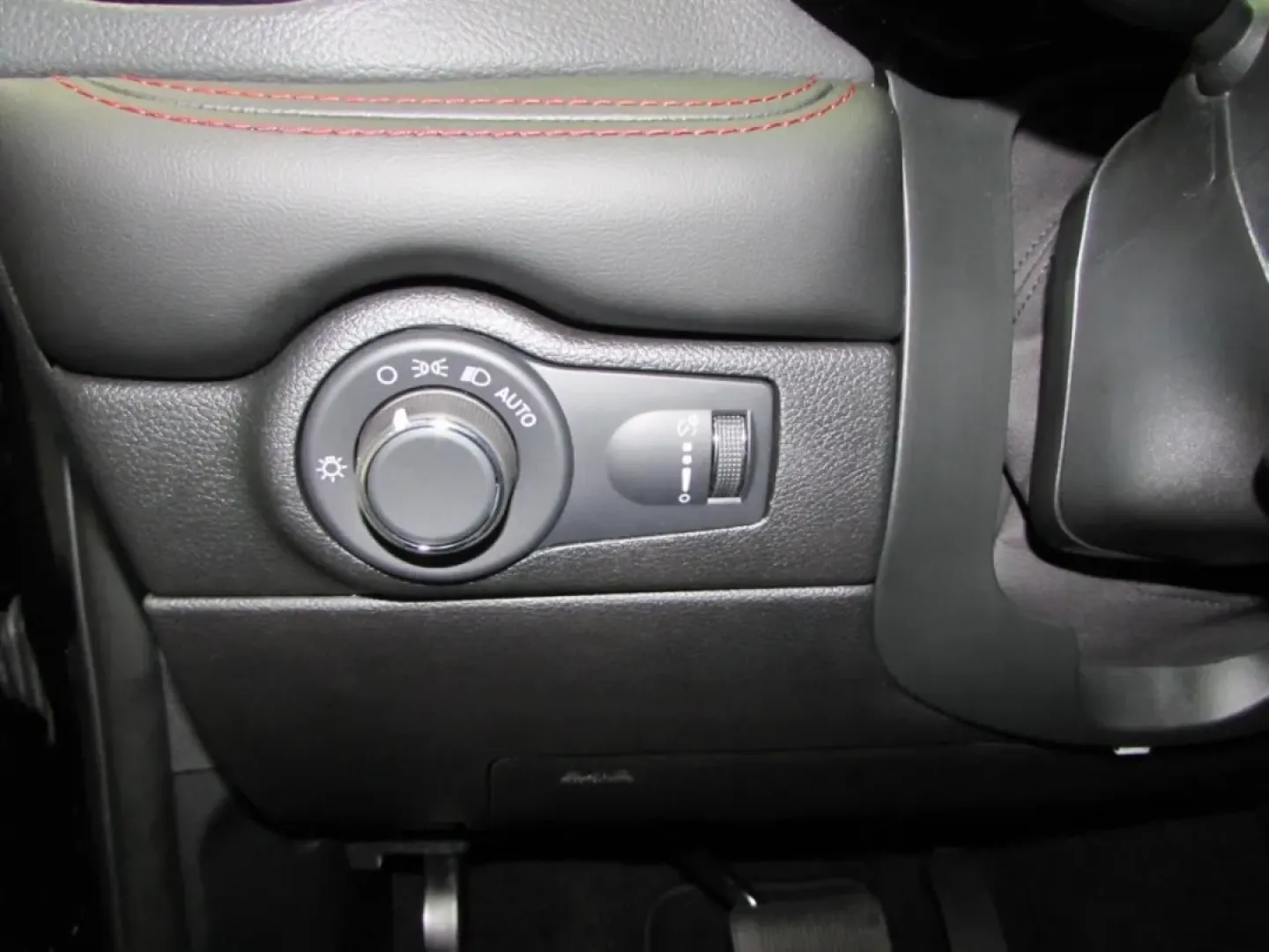 2026 /Black Dodge Durango GT Plus HEMI V8 (1C4SDJCT4TC) with an Other engine, Automatic transmission, located at 12830 Highway 21, De Soto, MO, 63020, (636) 337-7777, 38.153099, -90.573624 - Looking for the perfect vehicle to accommodate your adventurous lifestyle? Whether you're planning weekend getaways with the family, daily commutes, or simply need a reliable ride for your busy life, the 2026 Dodge Durango is the ideal choice for you. This robust SUV not only offers ample space and - Photo#12