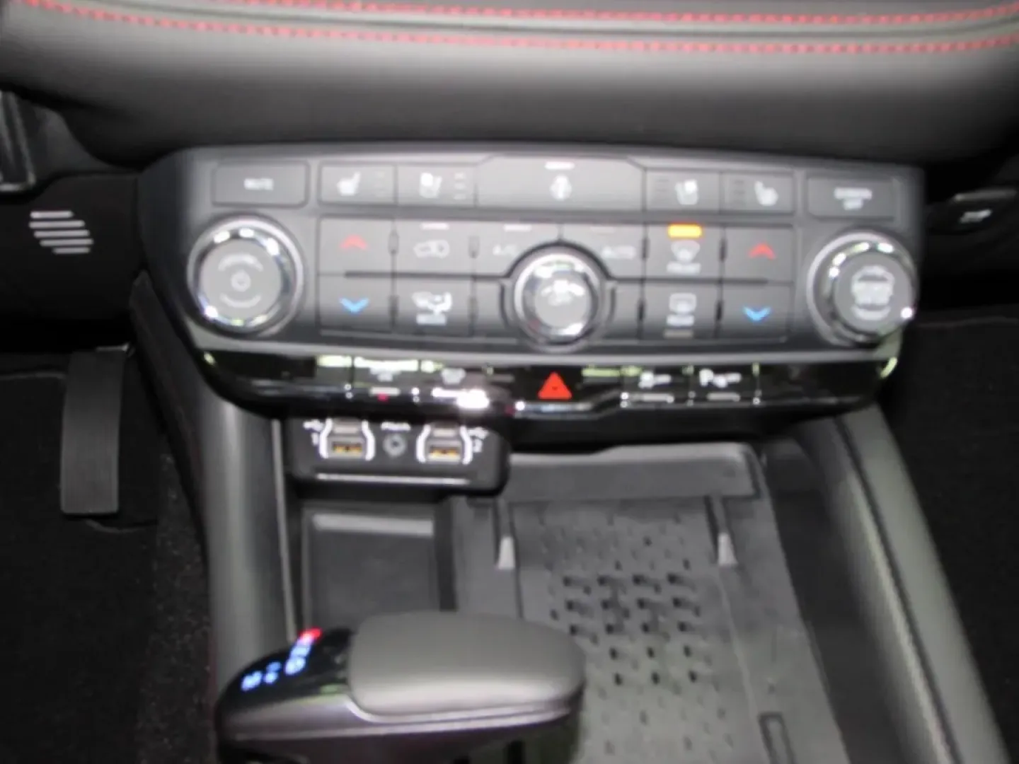 2026 /Black Dodge Durango GT Plus HEMI V8 (1C4SDJCT4TC) with an Other engine, Automatic transmission, located at 12830 Highway 21, De Soto, MO, 63020, (636) 337-7777, 38.153099, -90.573624 - Looking for the perfect vehicle to accommodate your adventurous lifestyle? Whether you're planning weekend getaways with the family, daily commutes, or simply need a reliable ride for your busy life, the 2026 Dodge Durango is the ideal choice for you. This robust SUV not only offers ample space and - Photo#20