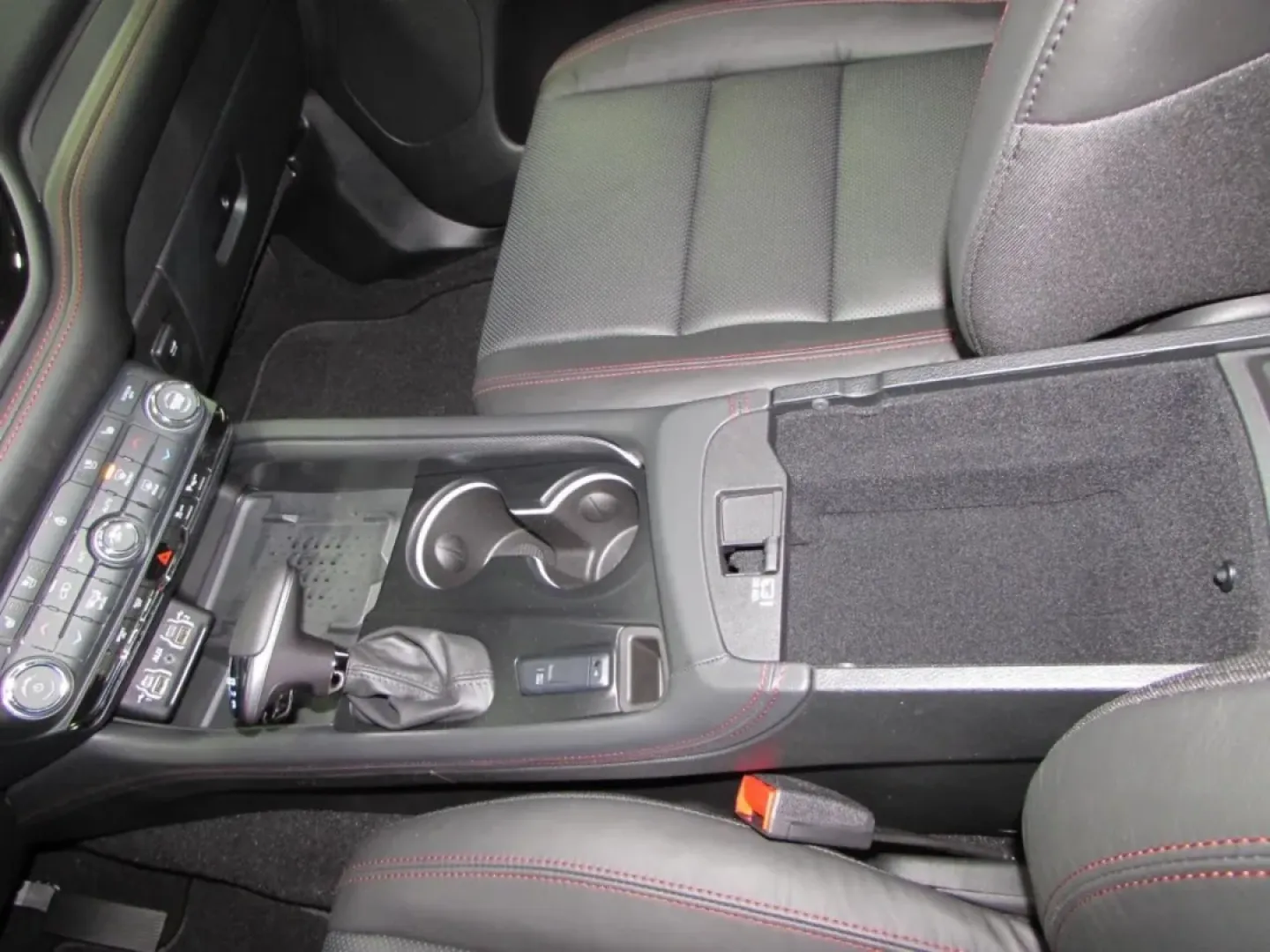 2026 /Black Dodge Durango GT Plus HEMI V8 (1C4SDJCT4TC) with an Other engine, Automatic transmission, located at 12830 Highway 21, De Soto, MO, 63020, (636) 337-7777, 38.153099, -90.573624 - Looking for the perfect vehicle to accommodate your adventurous lifestyle? Whether you're planning weekend getaways with the family, daily commutes, or simply need a reliable ride for your busy life, the 2026 Dodge Durango is the ideal choice for you. This robust SUV not only offers ample space and - Photo#21