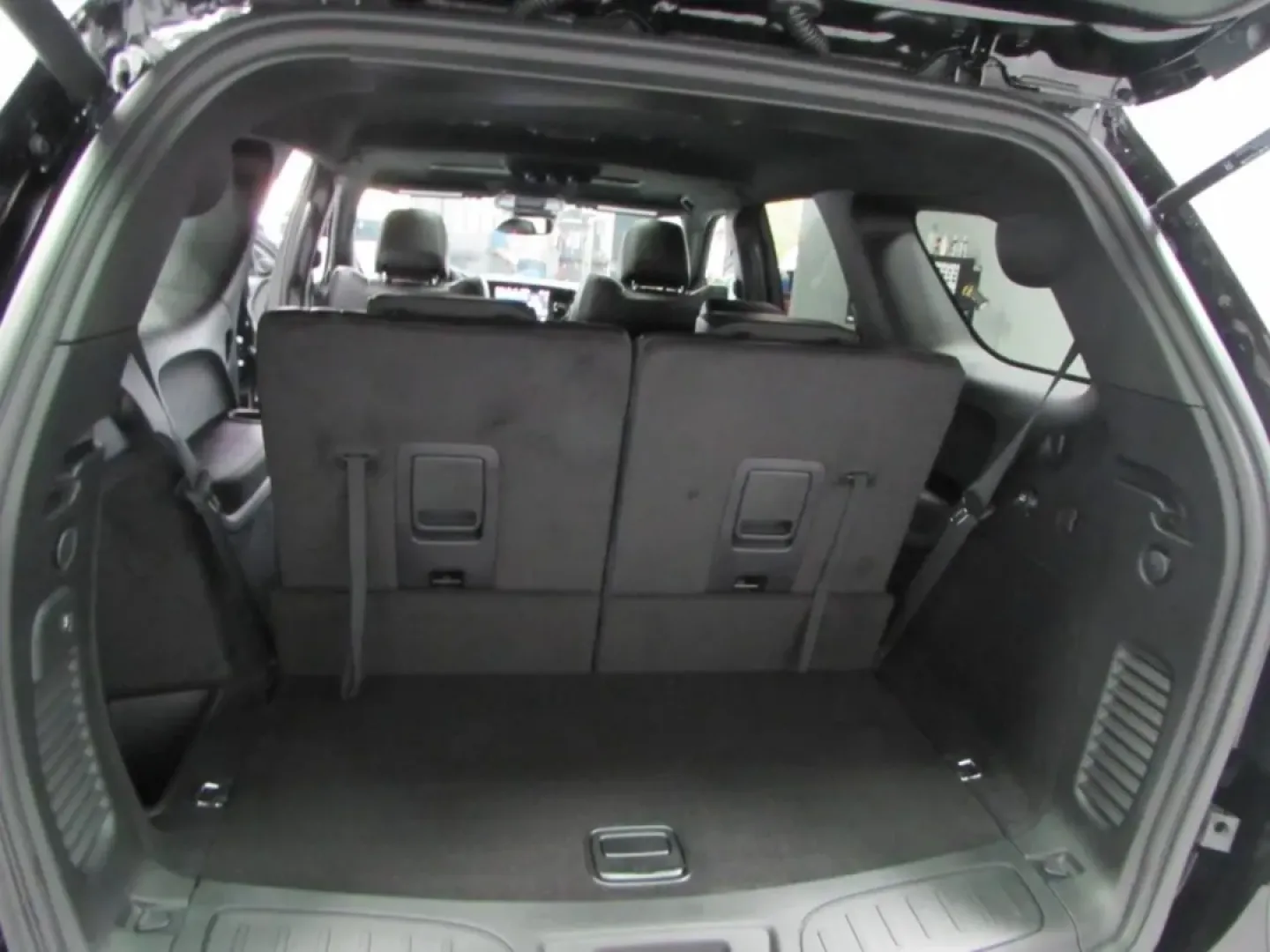 2026 /Black Dodge Durango GT Plus HEMI V8 (1C4SDJCT4TC) with an Other engine, Automatic transmission, located at 12830 Highway 21, De Soto, MO, 63020, (636) 337-7777, 38.153099, -90.573624 - Looking for the perfect vehicle to accommodate your adventurous lifestyle? Whether you're planning weekend getaways with the family, daily commutes, or simply need a reliable ride for your busy life, the 2026 Dodge Durango is the ideal choice for you. This robust SUV not only offers ample space and - Photo#27