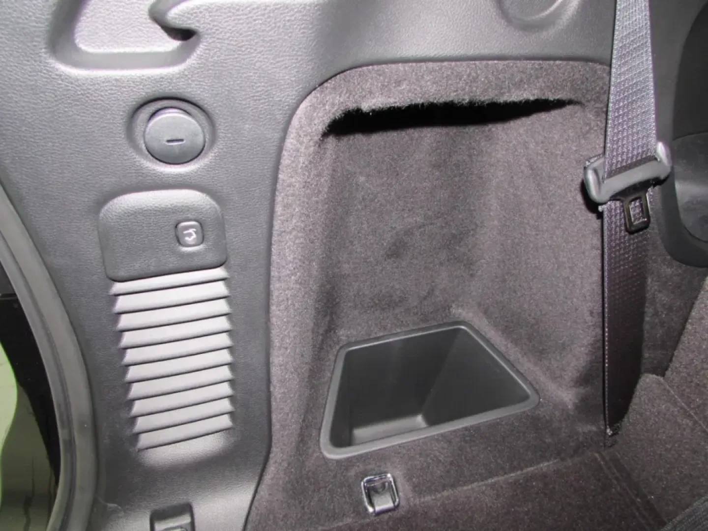 2026 /Black Dodge Durango GT Plus HEMI V8 (1C4SDJCT4TC) with an Other engine, Automatic transmission, located at 12830 Highway 21, De Soto, MO, 63020, (636) 337-7777, 38.153099, -90.573624 - Looking for the perfect vehicle to accommodate your adventurous lifestyle? Whether you're planning weekend getaways with the family, daily commutes, or simply need a reliable ride for your busy life, the 2026 Dodge Durango is the ideal choice for you. This robust SUV not only offers ample space and - Photo#28