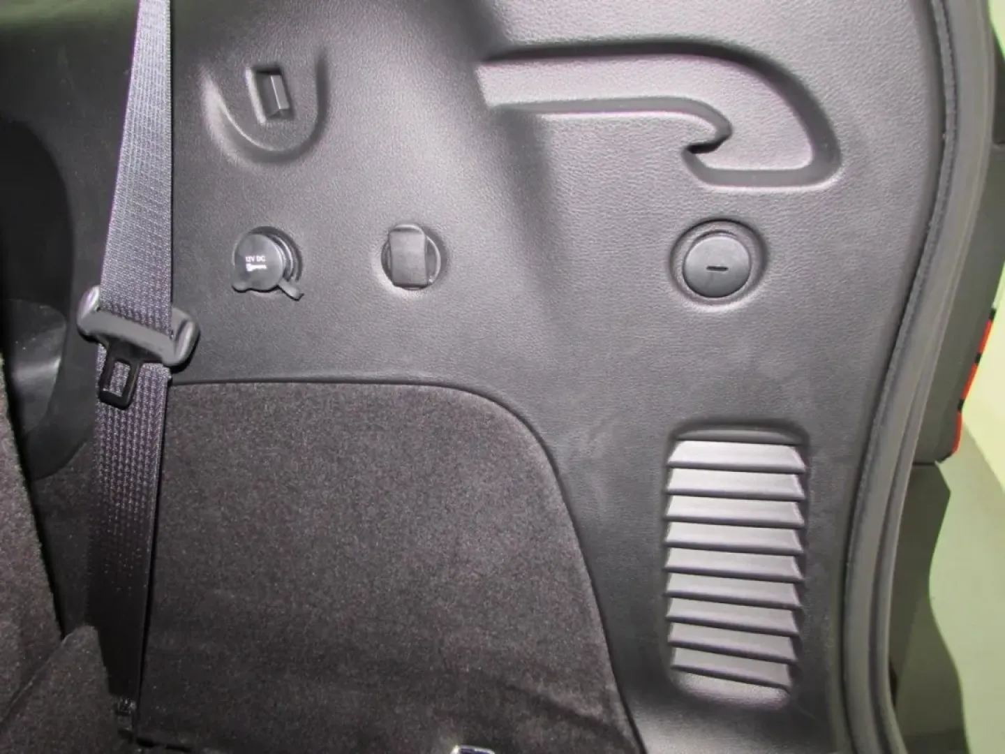 2026 /Black Dodge Durango GT Plus HEMI V8 (1C4SDJCT4TC) with an Other engine, Automatic transmission, located at 12830 Highway 21, De Soto, MO, 63020, (636) 337-7777, 38.153099, -90.573624 - Looking for the perfect vehicle to accommodate your adventurous lifestyle? Whether you're planning weekend getaways with the family, daily commutes, or simply need a reliable ride for your busy life, the 2026 Dodge Durango is the ideal choice for you. This robust SUV not only offers ample space and - Photo#29