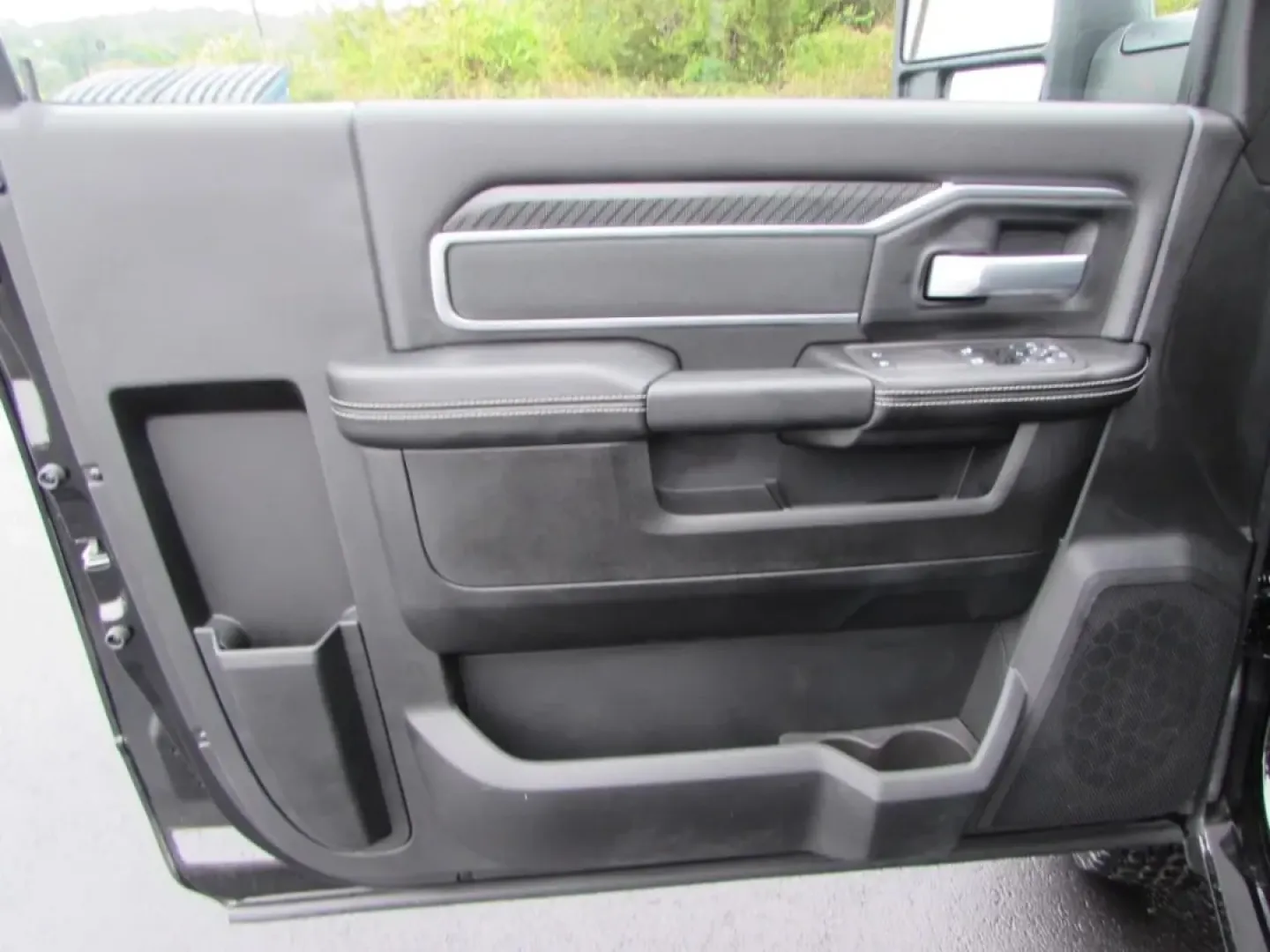 2026 /Black Ram 3500 Big Horn (3C63RRBL5TG) with an Other engine, located at 12830 Highway 21, De Soto, MO, 63020, (636) 337-7777, 38.153099, -90.573624 - **Unleash Your Adventurous Spirit with the 2026 Ram 3500 BIG H at Pettus CDJR DeSoto!** <br /> <br /> If you're seeking a vehicle that embodies strength, versatility, and style, look no further than the 2026 Ram 3500 BIG H. This powerful truck is not just a mode of transportation; it's a lifestyle c - Photo#20