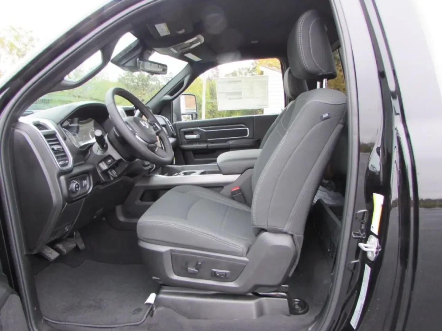 2026 /Black Ram 3500 Big Horn (3C63RRBL5TG) with an Other engine, located at 12830 Highway 21, De Soto, MO, 63020, (636) 337-7777, 38.153099, -90.573624 - **Unleash Your Adventurous Spirit with the 2026 Ram 3500 BIG H at Pettus CDJR DeSoto!** <br /> <br /> If you're seeking a vehicle that embodies strength, versatility, and style, look no further than the 2026 Ram 3500 BIG H. This powerful truck is not just a mode of transportation; it's a lifestyle c - Photo#21