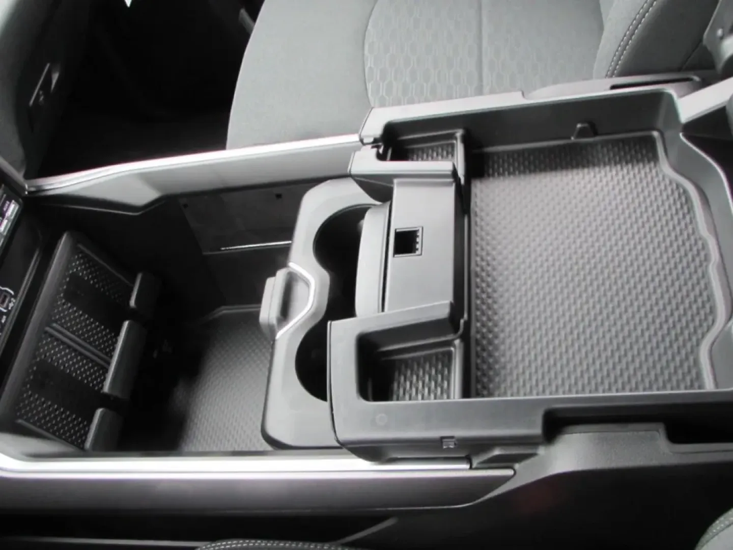 2026 /Black Ram 3500 Big Horn (3C63RRBL5TG) with an Other engine, located at 12830 Highway 21, De Soto, MO, 63020, (636) 337-7777, 38.153099, -90.573624 - **Unleash Your Adventurous Spirit with the 2026 Ram 3500 BIG H at Pettus CDJR DeSoto!** <br /> <br /> If you're seeking a vehicle that embodies strength, versatility, and style, look no further than the 2026 Ram 3500 BIG H. This powerful truck is not just a mode of transportation; it's a lifestyle c - Photo#33