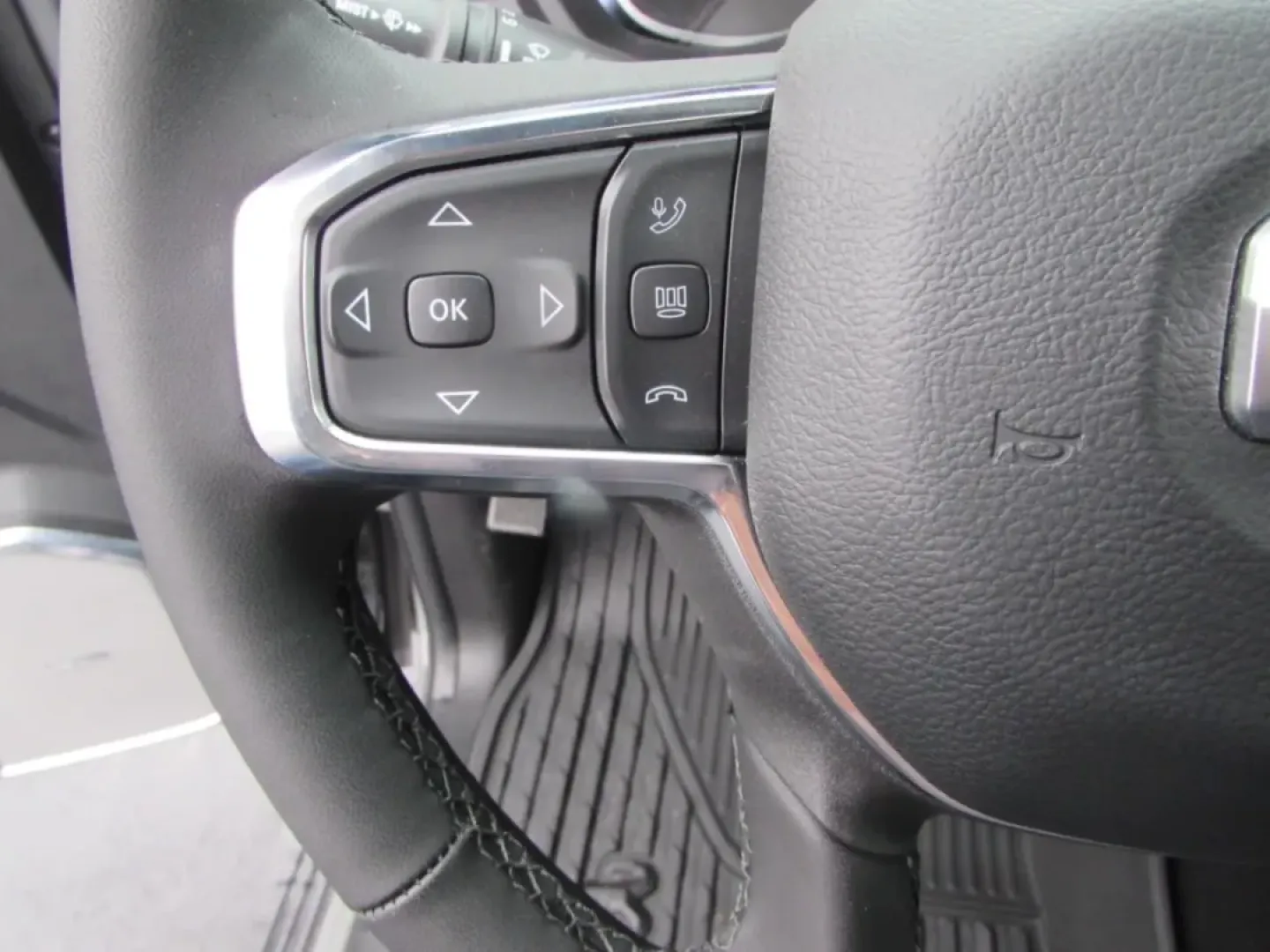 2026 /Black Ram 3500 Laramie (3C63RRJL5TG) with an Other engine, located at 12830 Highway 21, De Soto, MO, 63020, (636) 337-7777, 38.153099, -90.573624 - Are you ready to elevate your adventures and tackle any challenge that comes your way? Look no further than this stunning 2026 Ram 3500 Laramie, the ultimate companion for weekend warriors, outdoor enthusiasts, and anyone in need of a reliable workhorse. With its unmatched power and premium features - Photo#22