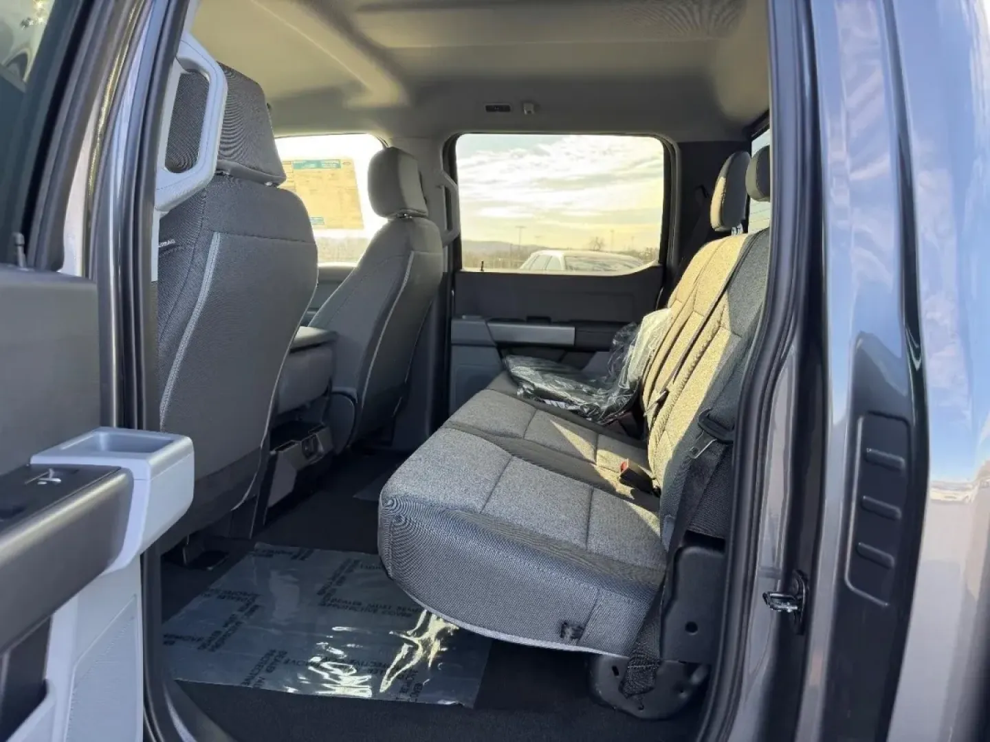 2026 /Medium Dark Slate Cloth Ford F-250SD (1FT7W2BA4TE) with an 6.8L 2V DEVCT NA PFI V8 Gas engine, located at 141 Commercial Dr, Fredericktown, MO, 63645, (573) 783-6432, 37.570087, -90.320648 - **Unleash Your Adventures with the 2026 Ford Super Duty F-250 SRW at Pettus Ford Fredericktown!**<br /> <br /> Are you ready to elevate your lifestyle with a vehicle that not only meets your daily needs but also takes your weekend adventures to the next level? Look no further than this remarkable 20 - Photo#8