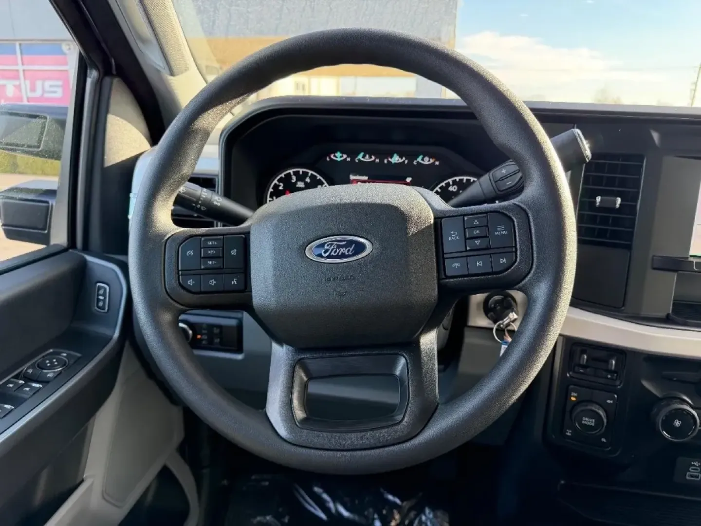 2026 /Medium Dark Slate Cloth Ford F-250SD (1FT7W2BA4TE) with an 6.8L 2V DEVCT NA PFI V8 Gas engine, located at 141 Commercial Dr, Fredericktown, MO, 63645, (573) 783-6432, 37.570087, -90.320648 - **Unleash Your Adventures with the 2026 Ford Super Duty F-250 SRW at Pettus Ford Fredericktown!**<br /> <br /> Are you ready to elevate your lifestyle with a vehicle that not only meets your daily needs but also takes your weekend adventures to the next level? Look no further than this remarkable 20 - Photo#10