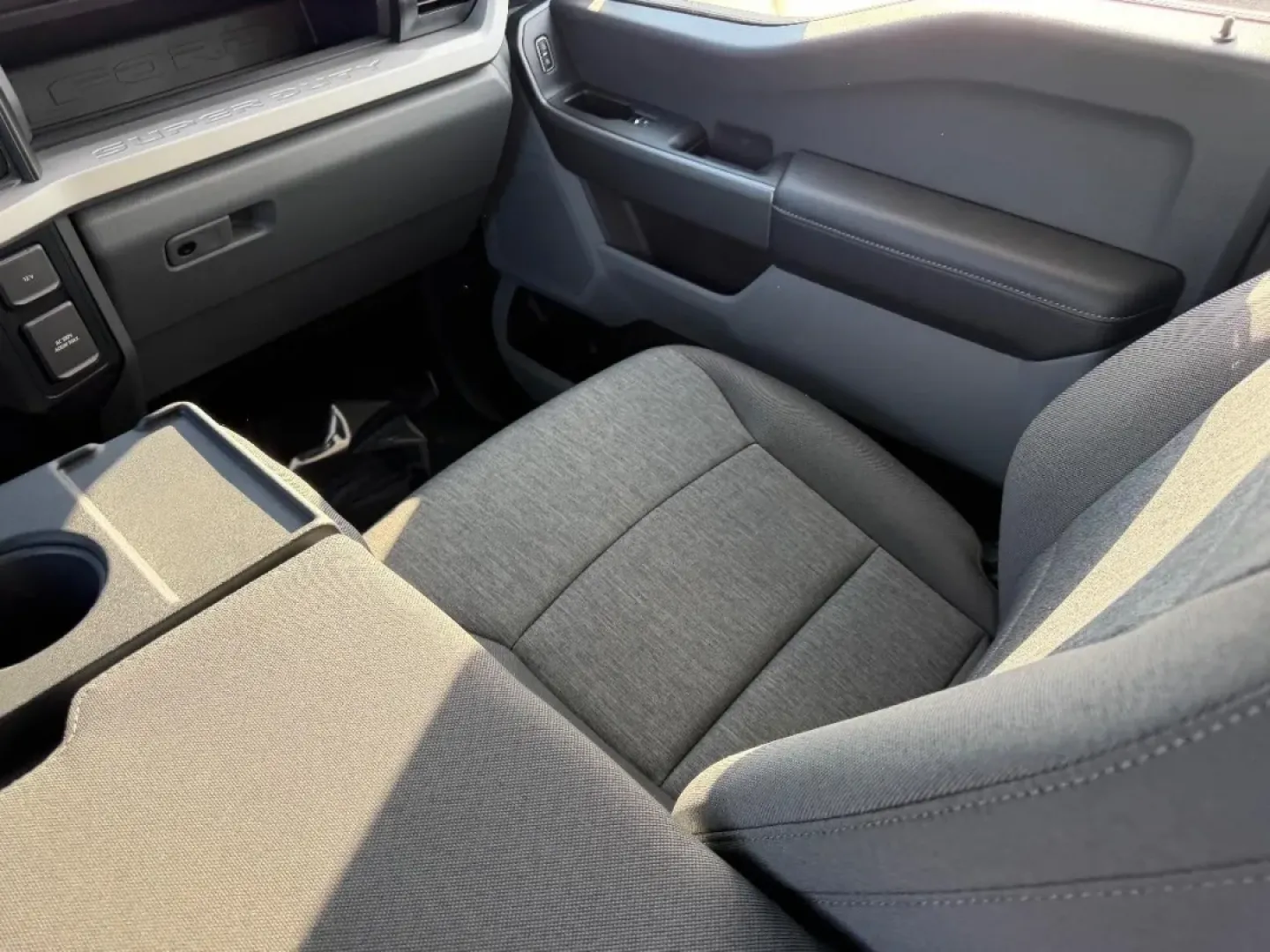 2026 /Medium Dark Slate Cloth Ford F-250SD (1FT7W2BA4TE) with an 6.8L 2V DEVCT NA PFI V8 Gas engine, located at 141 Commercial Dr, Fredericktown, MO, 63645, (573) 783-6432, 37.570087, -90.320648 - **Unleash Your Adventures with the 2026 Ford Super Duty F-250 SRW at Pettus Ford Fredericktown!**<br /> <br /> Are you ready to elevate your lifestyle with a vehicle that not only meets your daily needs but also takes your weekend adventures to the next level? Look no further than this remarkable 20 - Photo#15