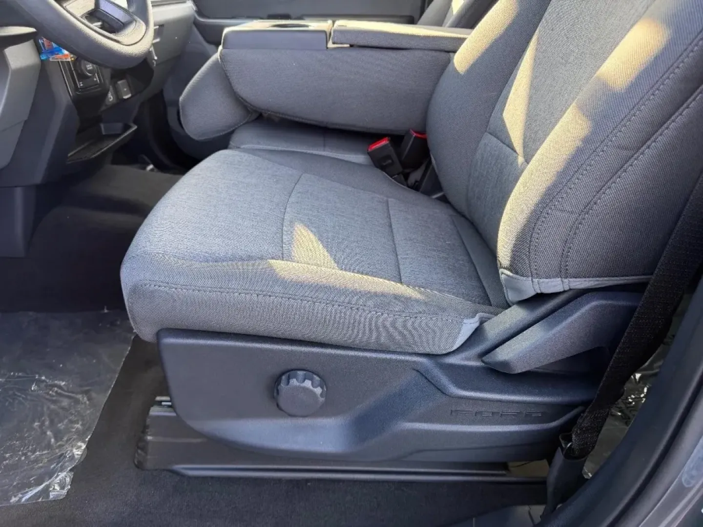 2026 /Medium Dark Slate Cloth Ford F-250SD (1FT7W2BA4TE) with an 6.8L 2V DEVCT NA PFI V8 Gas engine, located at 141 Commercial Dr, Fredericktown, MO, 63645, (573) 783-6432, 37.570087, -90.320648 - **Unleash Your Adventures with the 2026 Ford Super Duty F-250 SRW at Pettus Ford Fredericktown!**<br /> <br /> Are you ready to elevate your lifestyle with a vehicle that not only meets your daily needs but also takes your weekend adventures to the next level? Look no further than this remarkable 20 - Photo#17