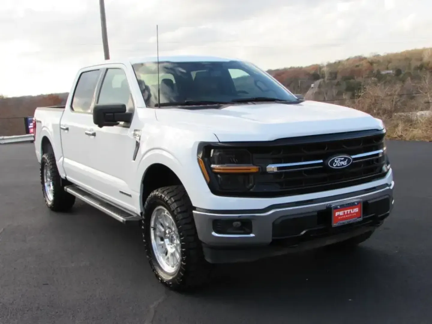 2024 /Black W/Smoked Truffle Ford F-150 XLT (1FTFW3LD9RF) with an 3.5L V6 DOHC 24V HYBRID engine, 1A transmission, located at 12836 Highway 21, De Soto, MO, 63020, (636) 337-7777, 38.151867, -90.575615 - **Unleash Adventure with the 2024 Ford F-150 XLT Your Perfect Companion for Every Journey!**<br /> <br /> If you're on the lookout for a versatile truck that seamlessly blends power with efficiency, the 2024 Ford F-150 XLT at Pettus Ford De Soto is your ultimate match. This pre-owned beauty is not - Photo#0