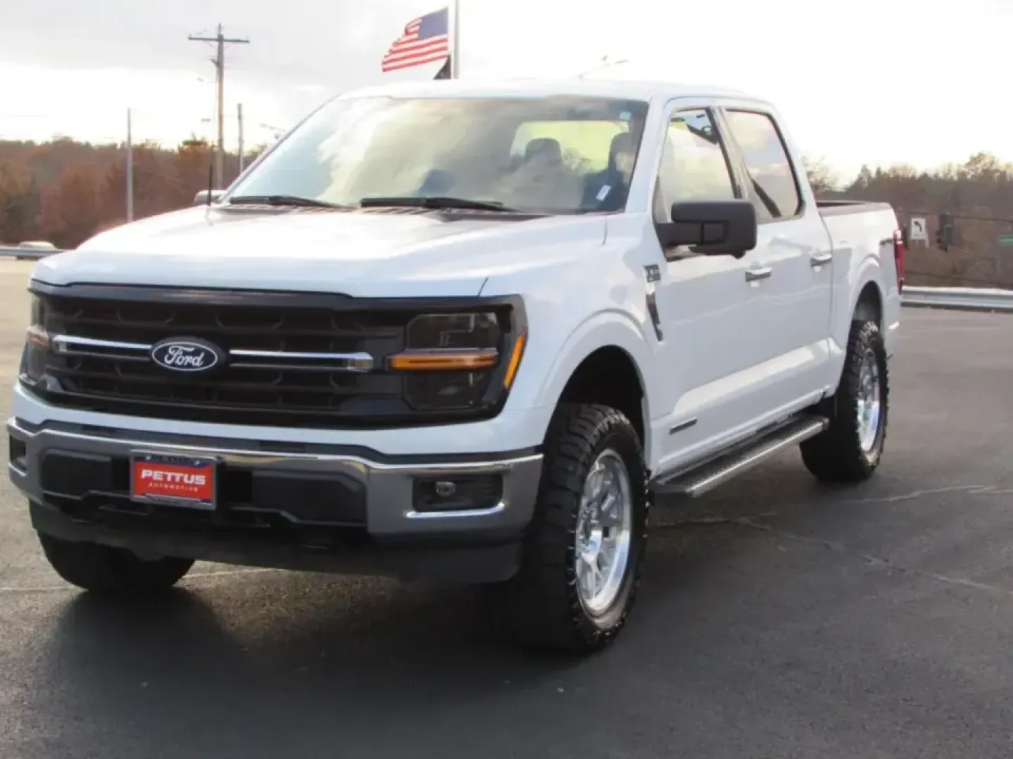 2024 /Black W/Smoked Truffle Ford F-150 XLT (1FTFW3LD9RF) with an 3.5L V6 DOHC 24V HYBRID engine, 1A transmission, located at 12836 Highway 21, De Soto, MO, 63020, (636) 337-7777, 38.151867, -90.575615 - **Unleash Adventure with the 2024 Ford F-150 XLT Your Perfect Companion for Every Journey!**<br /> <br /> If you're on the lookout for a versatile truck that seamlessly blends power with efficiency, the 2024 Ford F-150 XLT at Pettus Ford De Soto is your ultimate match. This pre-owned beauty is not - Photo#3