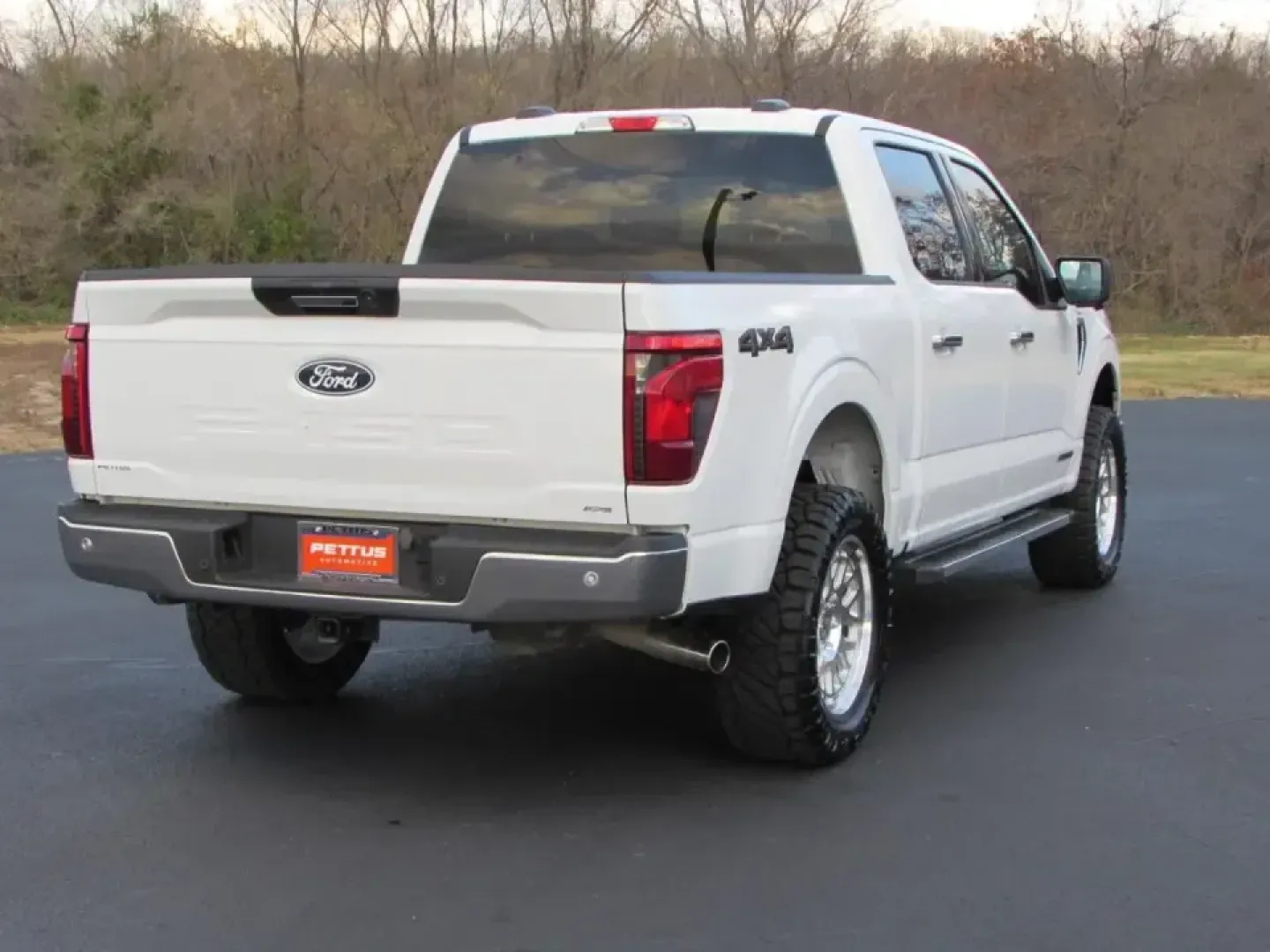 2024 /Black W/Smoked Truffle Ford F-150 XLT (1FTFW3LD9RF) with an 3.5L V6 DOHC 24V HYBRID engine, 1A transmission, located at 12836 Highway 21, De Soto, MO, 63020, (636) 337-7777, 38.151867, -90.575615 - **Unleash Adventure with the 2024 Ford F-150 XLT Your Perfect Companion for Every Journey!**<br /> <br /> If you're on the lookout for a versatile truck that seamlessly blends power with efficiency, the 2024 Ford F-150 XLT at Pettus Ford De Soto is your ultimate match. This pre-owned beauty is not - Photo#7