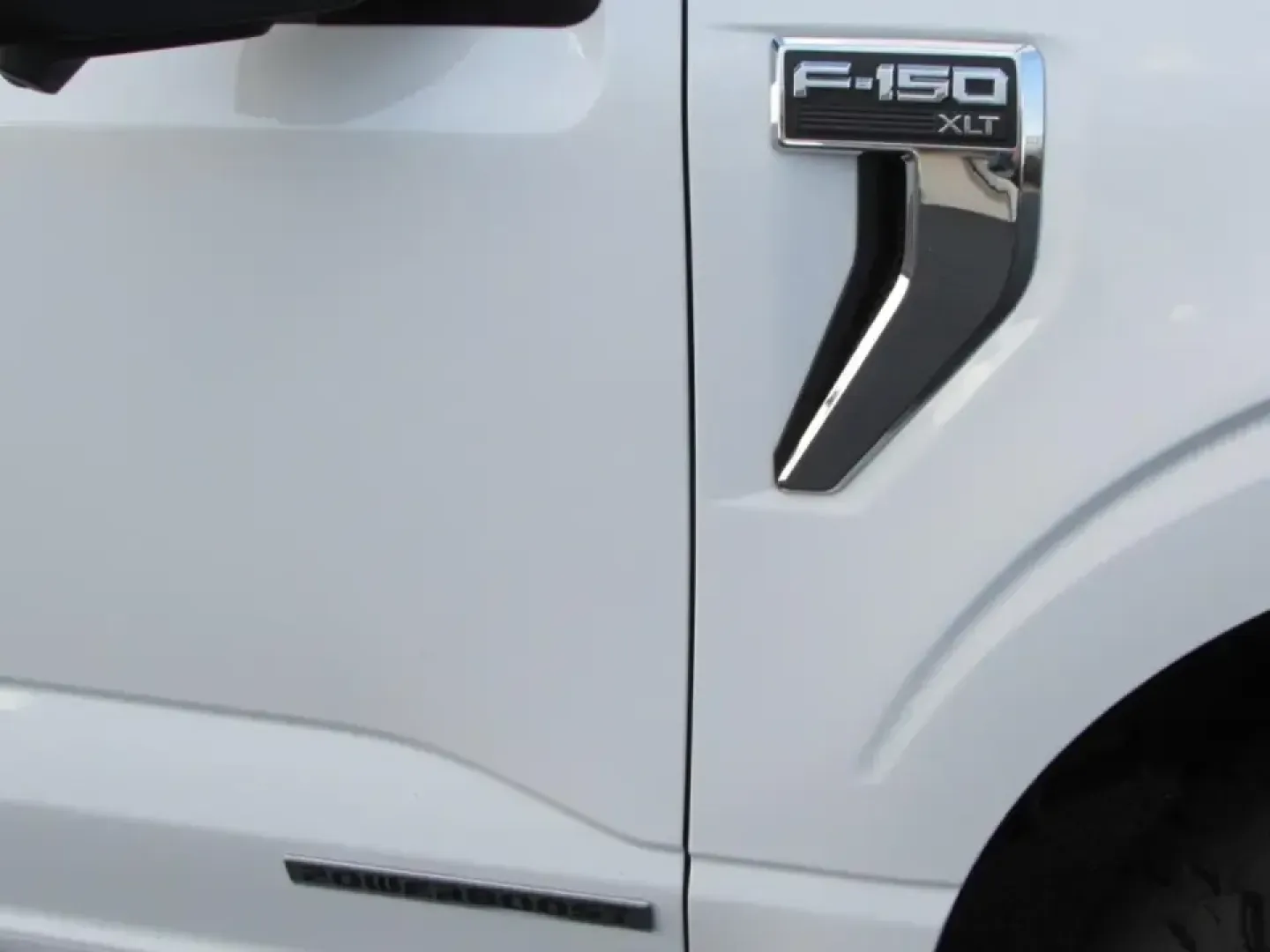 2024 /Black W/Smoked Truffle Ford F-150 XLT (1FTFW3LD9RF) with an 3.5L V6 DOHC 24V HYBRID engine, 1A transmission, located at 12836 Highway 21, De Soto, MO, 63020, (636) 337-7777, 38.151867, -90.575615 - **Unleash Adventure with the 2024 Ford F-150 XLT Your Perfect Companion for Every Journey!**<br /> <br /> If you're on the lookout for a versatile truck that seamlessly blends power with efficiency, the 2024 Ford F-150 XLT at Pettus Ford De Soto is your ultimate match. This pre-owned beauty is not - Photo#10