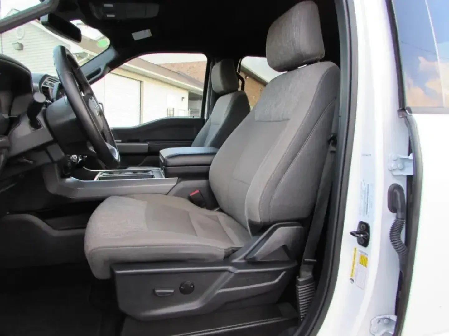 2024 /Black W/Smoked Truffle Ford F-150 XLT (1FTFW3LD9RF) with an 3.5L V6 DOHC 24V HYBRID engine, 1A transmission, located at 12836 Highway 21, De Soto, MO, 63020, (636) 337-7777, 38.151867, -90.575615 - **Unleash Adventure with the 2024 Ford F-150 XLT Your Perfect Companion for Every Journey!**<br /> <br /> If you're on the lookout for a versatile truck that seamlessly blends power with efficiency, the 2024 Ford F-150 XLT at Pettus Ford De Soto is your ultimate match. This pre-owned beauty is not - Photo#18