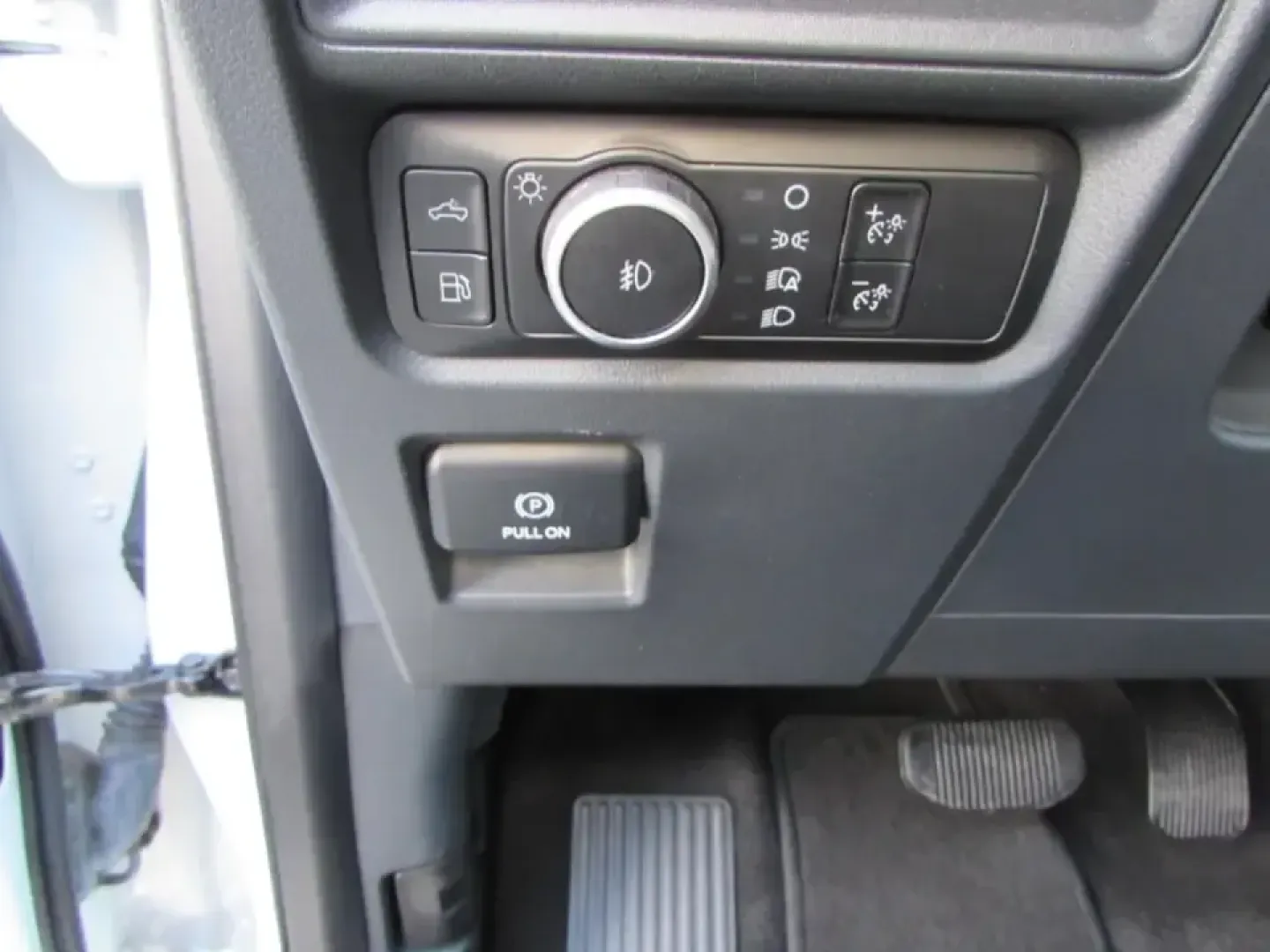 2024 /Black W/Smoked Truffle Ford F-150 XLT (1FTFW3LD9RF) with an 3.5L V6 DOHC 24V HYBRID engine, 1A transmission, located at 12836 Highway 21, De Soto, MO, 63020, (636) 337-7777, 38.151867, -90.575615 - **Unleash Adventure with the 2024 Ford F-150 XLT Your Perfect Companion for Every Journey!**<br /> <br /> If you're on the lookout for a versatile truck that seamlessly blends power with efficiency, the 2024 Ford F-150 XLT at Pettus Ford De Soto is your ultimate match. This pre-owned beauty is not - Photo#19