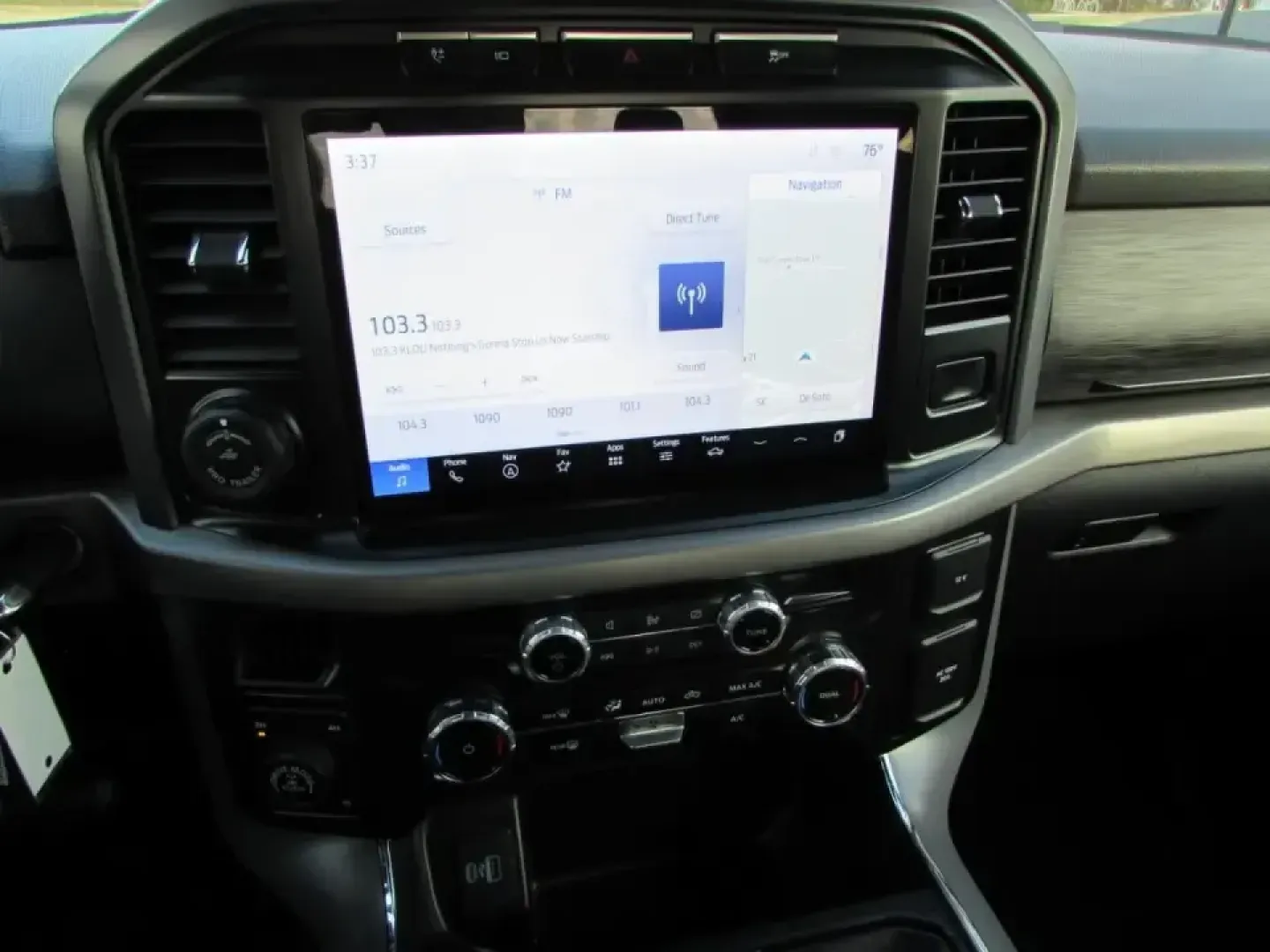 2024 /Black W/Smoked Truffle Ford F-150 XLT (1FTFW3LD9RF) with an 3.5L V6 DOHC 24V HYBRID engine, 1A transmission, located at 12836 Highway 21, De Soto, MO, 63020, (636) 337-7777, 38.151867, -90.575615 - **Unleash Adventure with the 2024 Ford F-150 XLT Your Perfect Companion for Every Journey!**<br /> <br /> If you're on the lookout for a versatile truck that seamlessly blends power with efficiency, the 2024 Ford F-150 XLT at Pettus Ford De Soto is your ultimate match. This pre-owned beauty is not - Photo#26