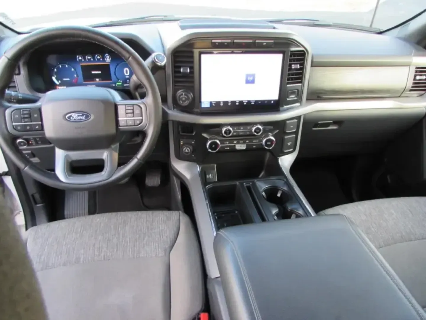 2024 /Black W/Smoked Truffle Ford F-150 XLT (1FTFW3LD9RF) with an 3.5L V6 DOHC 24V HYBRID engine, 1A transmission, located at 12836 Highway 21, De Soto, MO, 63020, (636) 337-7777, 38.151867, -90.575615 - **Unleash Adventure with the 2024 Ford F-150 XLT Your Perfect Companion for Every Journey!**<br /> <br /> If you're on the lookout for a versatile truck that seamlessly blends power with efficiency, the 2024 Ford F-150 XLT at Pettus Ford De Soto is your ultimate match. This pre-owned beauty is not - Photo#30