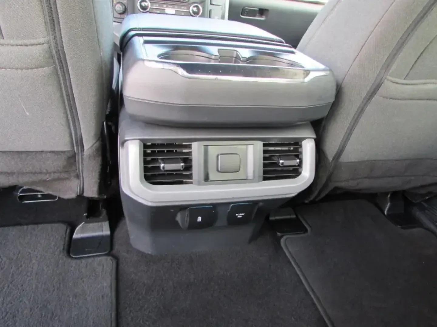 2024 /Black W/Smoked Truffle Ford F-150 XLT (1FTFW3LD9RF) with an 3.5L V6 DOHC 24V HYBRID engine, 1A transmission, located at 12836 Highway 21, De Soto, MO, 63020, (636) 337-7777, 38.151867, -90.575615 - **Unleash Adventure with the 2024 Ford F-150 XLT Your Perfect Companion for Every Journey!**<br /> <br /> If you're on the lookout for a versatile truck that seamlessly blends power with efficiency, the 2024 Ford F-150 XLT at Pettus Ford De Soto is your ultimate match. This pre-owned beauty is not - Photo#32