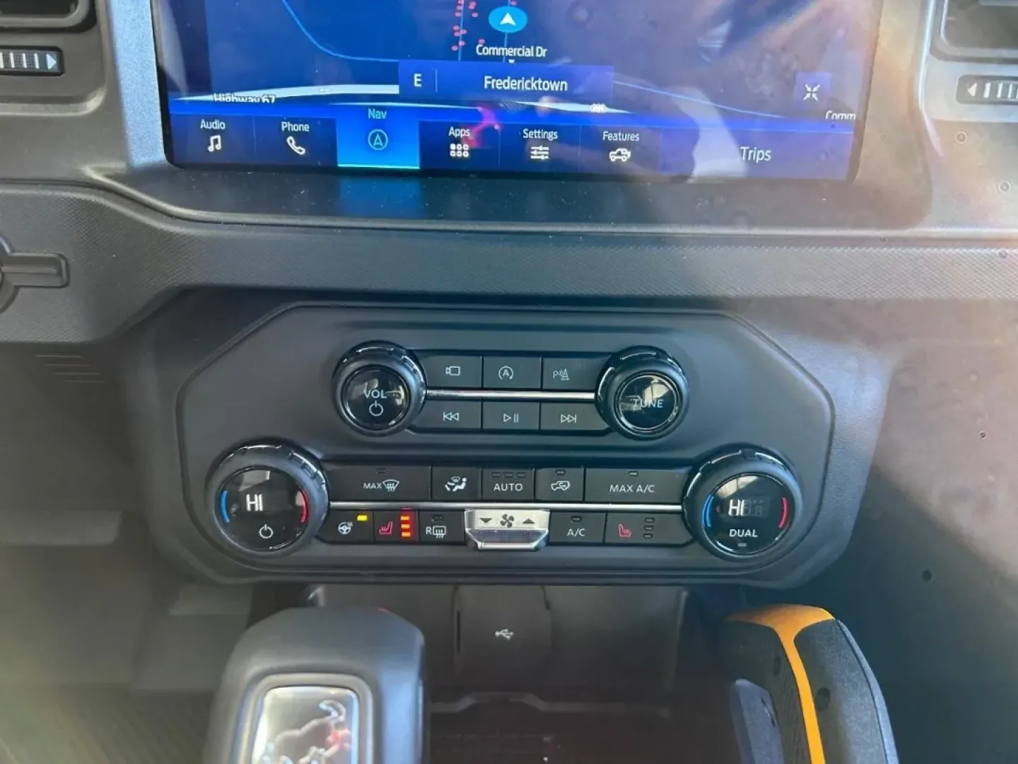 2024 /Black Onyx Leather Ford Bronco Badlands (1FMEE9BP2RL) with an 2.7L V6 engine, located at 141 Commercial Dr, Fredericktown, MO, 63645, (573) 783-6432, 37.570087, -90.320648 - **Conquer the Road with the 2024 Ford Bronco Badlands Your Ultimate Adventure Companion!**<br /> <br /> If you're ready for adventure and want to make every journey extraordinary, the 2024 Ford Bronco Badlands is calling your name. Perfect for weekend getaways, this rugged SUV is designed for those - Photo#14