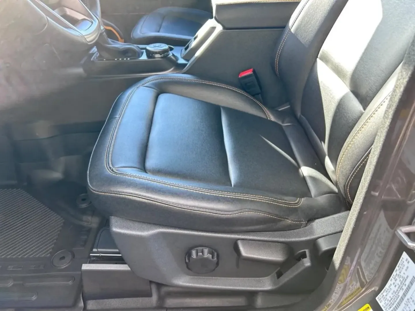 2024 /Black Onyx Leather Ford Bronco Badlands (1FMEE9BP2RL) with an 2.7L V6 engine, located at 141 Commercial Dr, Fredericktown, MO, 63645, (573) 783-6432, 37.570087, -90.320648 - **Conquer the Road with the 2024 Ford Bronco Badlands Your Ultimate Adventure Companion!**<br /> <br /> If you're ready for adventure and want to make every journey extraordinary, the 2024 Ford Bronco Badlands is calling your name. Perfect for weekend getaways, this rugged SUV is designed for those - Photo#18