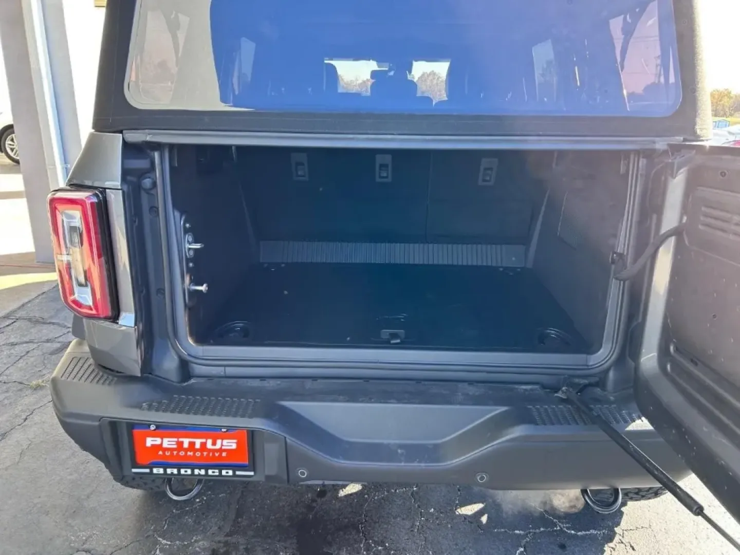 2024 /Black Onyx Leather Ford Bronco Badlands (1FMEE9BP2RL) with an 2.7L V6 engine, located at 141 Commercial Dr, Fredericktown, MO, 63645, (573) 783-6432, 37.570087, -90.320648 - **Conquer the Road with the 2024 Ford Bronco Badlands Your Ultimate Adventure Companion!**<br /> <br /> If you're ready for adventure and want to make every journey extraordinary, the 2024 Ford Bronco Badlands is calling your name. Perfect for weekend getaways, this rugged SUV is designed for those - Photo#4