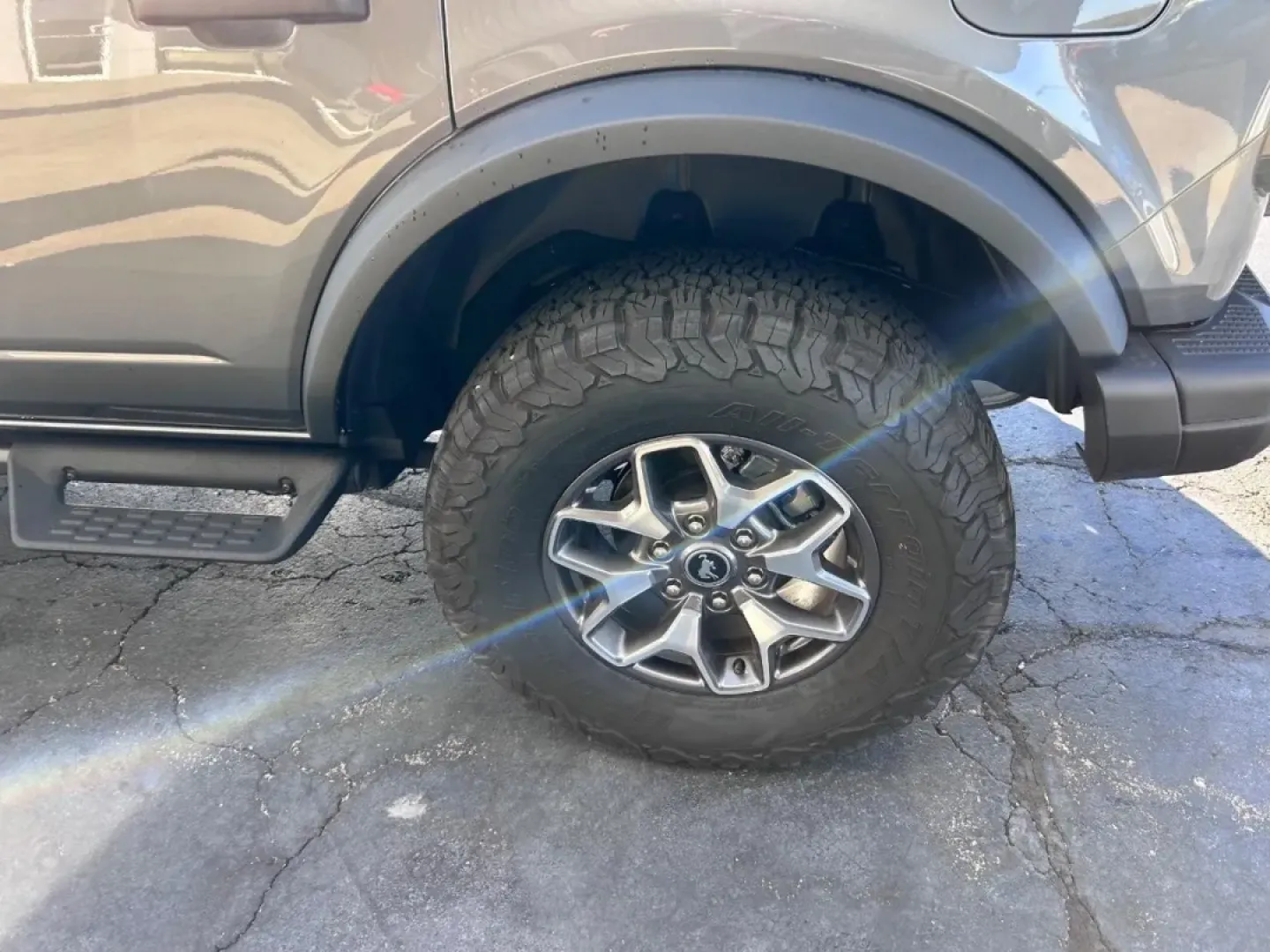 2024 /Black Onyx Leather Ford Bronco Badlands (1FMEE9BP2RL) with an 2.7L V6 engine, located at 141 Commercial Dr, Fredericktown, MO, 63645, (573) 783-6432, 37.570087, -90.320648 - **Conquer the Road with the 2024 Ford Bronco Badlands Your Ultimate Adventure Companion!**<br /> <br /> If you're ready for adventure and want to make every journey extraordinary, the 2024 Ford Bronco Badlands is calling your name. Perfect for weekend getaways, this rugged SUV is designed for those - Photo#5