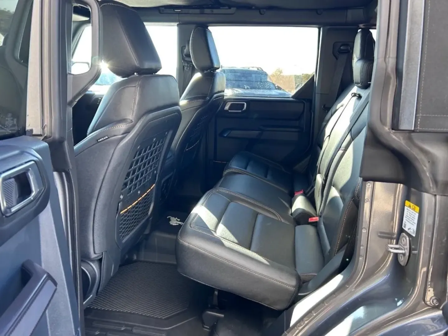 2024 /Black Onyx Leather Ford Bronco Badlands (1FMEE9BP2RL) with an 2.7L V6 engine, located at 141 Commercial Dr, Fredericktown, MO, 63645, (573) 783-6432, 37.570087, -90.320648 - **Conquer the Road with the 2024 Ford Bronco Badlands Your Ultimate Adventure Companion!**<br /> <br /> If you're ready for adventure and want to make every journey extraordinary, the 2024 Ford Bronco Badlands is calling your name. Perfect for weekend getaways, this rugged SUV is designed for those - Photo#8