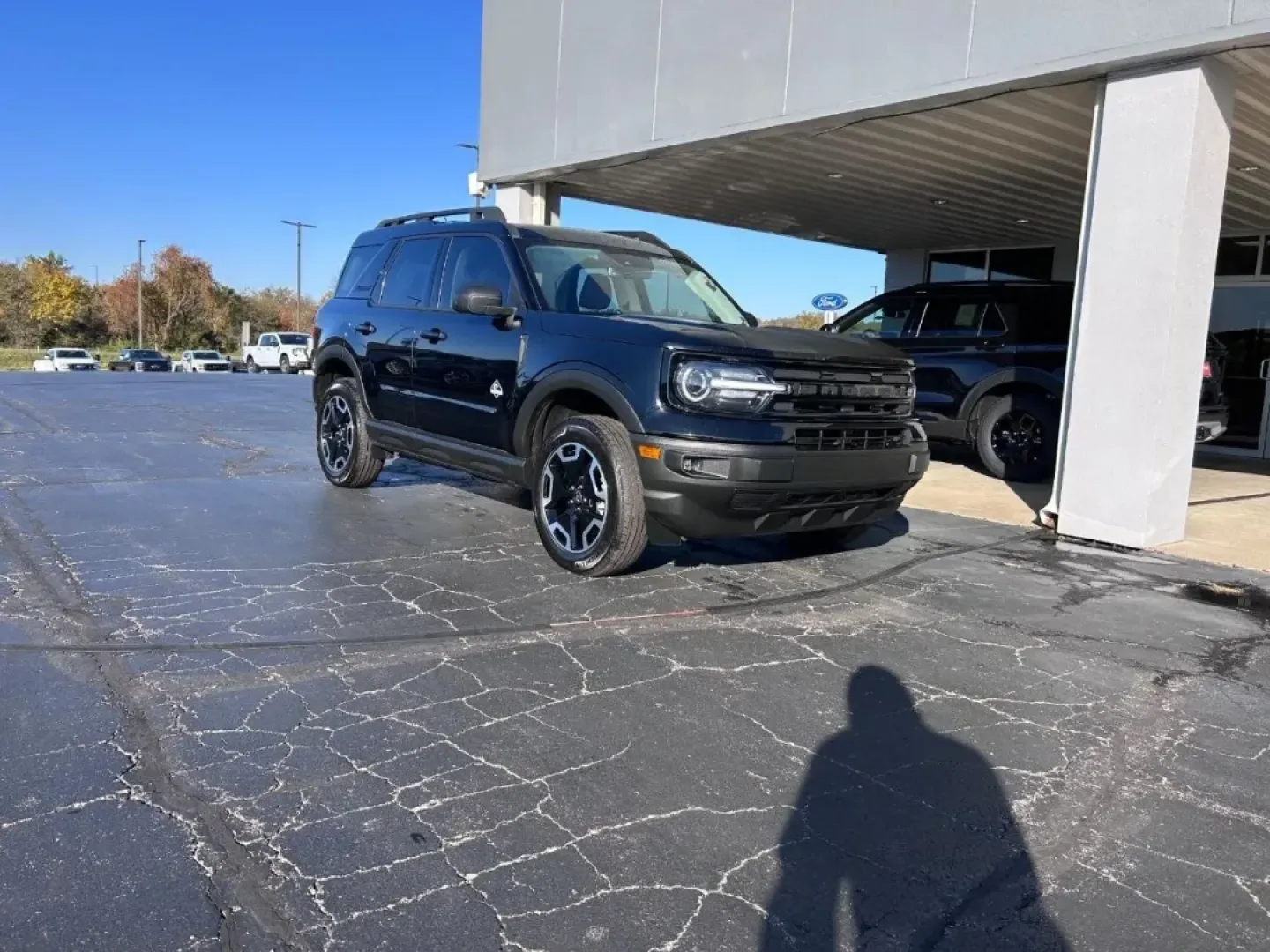 2022 /Ebony/Roast Leather Ford Bronco Sport Outer Banks (3FMCR9C62NR) with an 1.5L EcoBoost engine, Automatic transmission, located at 141 Commercial Dr, Fredericktown, MO, 63645, (573) 783-6432, 37.570087, -90.320648 - Are you ready to elevate your outdoor adventures? The 2022 Ford Bronco Sport Outer Banks is the perfect companion for weekend trips, family outings, or your daily commute. This exceptional SUV combines rugged capability with modern comfort, making it one of the most sought-after **used vehicles for - Photo#0