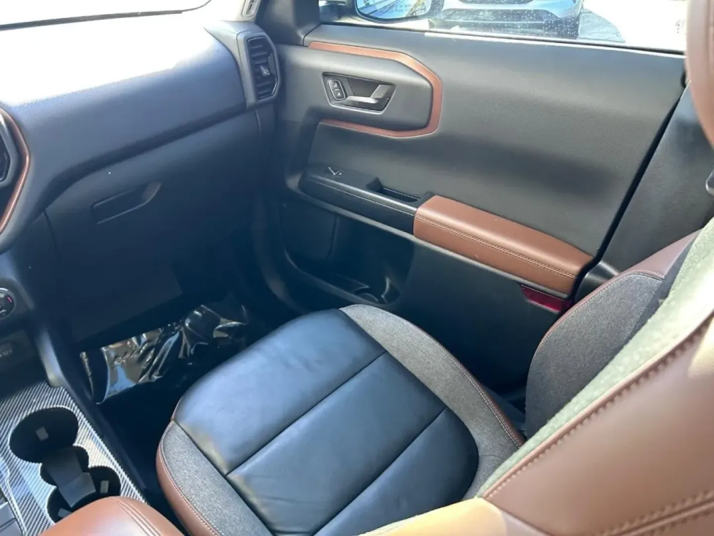 2022 /Ebony/Roast Leather Ford Bronco Sport Outer Banks (3FMCR9C62NR) with an 1.5L EcoBoost engine, Automatic transmission, located at 141 Commercial Dr, Fredericktown, MO, 63645, (573) 783-6432, 37.570087, -90.320648 - Are you ready to elevate your outdoor adventures? The 2022 Ford Bronco Sport Outer Banks is the perfect companion for weekend trips, family outings, or your daily commute. This exceptional SUV combines rugged capability with modern comfort, making it one of the most sought-after **used vehicles for - Photo#17