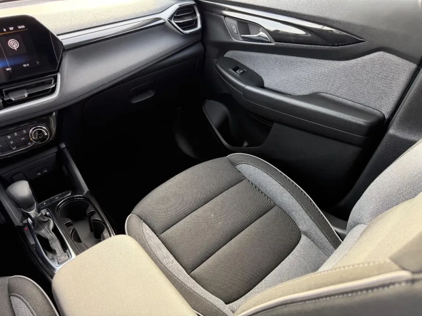 2025 /Jet Black/Medium Ash Gray Cloth Chevrolet TrailBlazer LT (KL79MPSP3SB) with an ECOTEC 1.2L I3 Turbo DOHC DI engine, Automatic transmission, located at 970 Woodlawn Dr., Farmington, MO, 63640, (573) 431-7800, 37.825642, -90.468674 - Are you ready to elevate your adventures and transform your daily commute? Look no further than this stunning 2025 Chevrolet Trailblazer LT, a versatile SUV designed to fit your busy lifestyle. Whether you're navigating the family-friendly streets of Farmington, MO, or embarking on weekend getaways - Photo#16