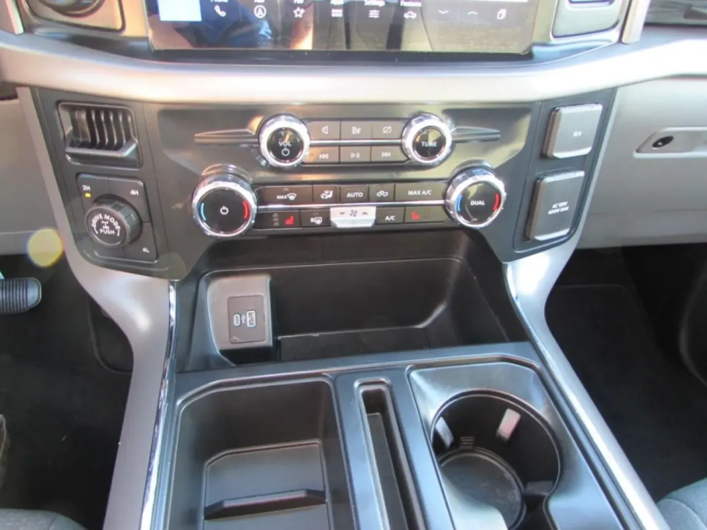 2024 /Black W/Medium Dark Slate Ford F-150 XLT (1FTFW3L54RK) with an Other engine, located at 12836 Highway 21, De Soto, MO, 63020, (636) 337-7777, 38.151867, -90.575615 - Are you ready to elevate your adventures? Look no further than the 2024 Ford F-150 XLT, the perfect truck for weekend getaways, family trips, and daily commutes alike! Whether you're hauling gear to a campsite or navigating the streets of De Soto, MO, this rugged yet refined pickup is designed to me - Photo#25