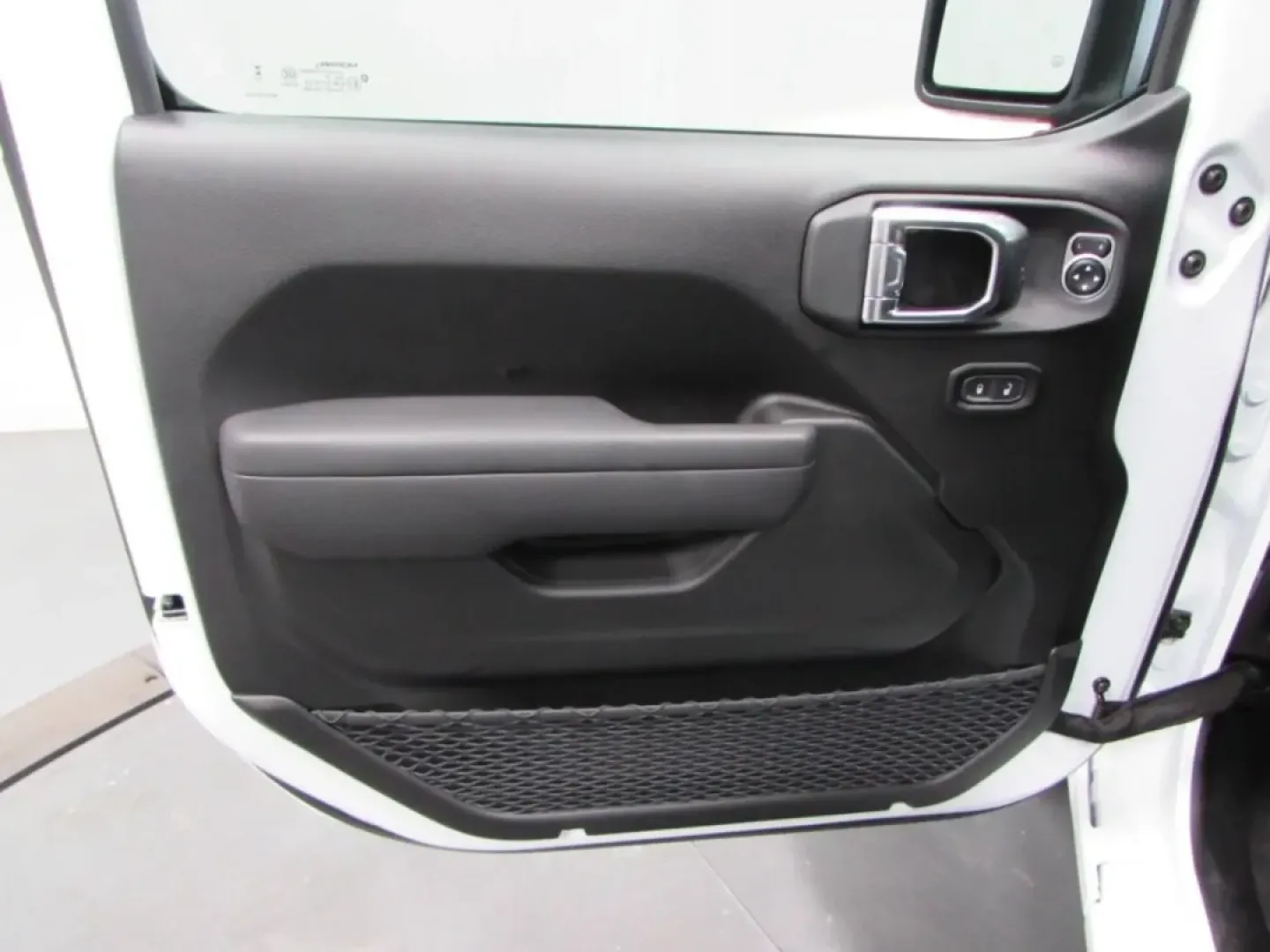 2026 /Black Jeep Wrangler Sport S (1C4PJXDGXTW) with an Other engine, located at 12830 Highway 21, De Soto, MO, 63020, (636) 337-7777, 38.153099, -90.573624 - **Adventure Awaits with the 2026 Jeep Wrangler Your Perfect Companion for Weekend Getaways and Daily Drive!**<br /> <br /> Are you ready to elevate your outdoor adventures or daily commutes? Experience the freedom and versatility of the 2026 Jeep Wrangler, now available at Pettus CDJR DeSoto-your t - Photo#10