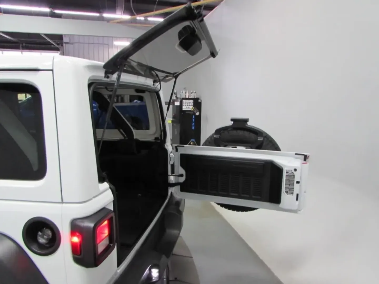 2026 /Black Jeep Wrangler Sport S (1C4PJXDGXTW) with an Other engine, located at 12830 Highway 21, De Soto, MO, 63020, (636) 337-7777, 38.153099, -90.573624 - **Adventure Awaits with the 2026 Jeep Wrangler Your Perfect Companion for Weekend Getaways and Daily Drive!**<br /> <br /> Are you ready to elevate your outdoor adventures or daily commutes? Experience the freedom and versatility of the 2026 Jeep Wrangler, now available at Pettus CDJR DeSoto-your t - Photo#27