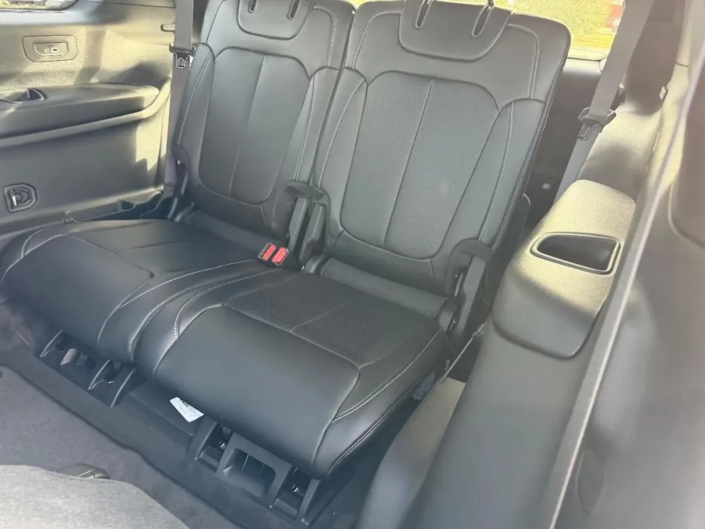 2025 /Global Black Leather Jeep Grand Cherokee Limited (1C4RJKBGXS8) with an 3.6L V6 24V VVT UPG I engine, located at 970 Woodlawn Dr., Farmington, MO, 63640, (573) 431-7800, 37.825642, -90.468674 - Are you ready to embark on your next big adventure? Whether you're planning a weekend getaway to the nearby Ozark National Scenic Riverways or simply need a reliable vehicle for your daily commute, the 2025 Jeep Grand Cherokee Limited stands ready to elevate your lifestyle. With its unparalleled com - Photo#9