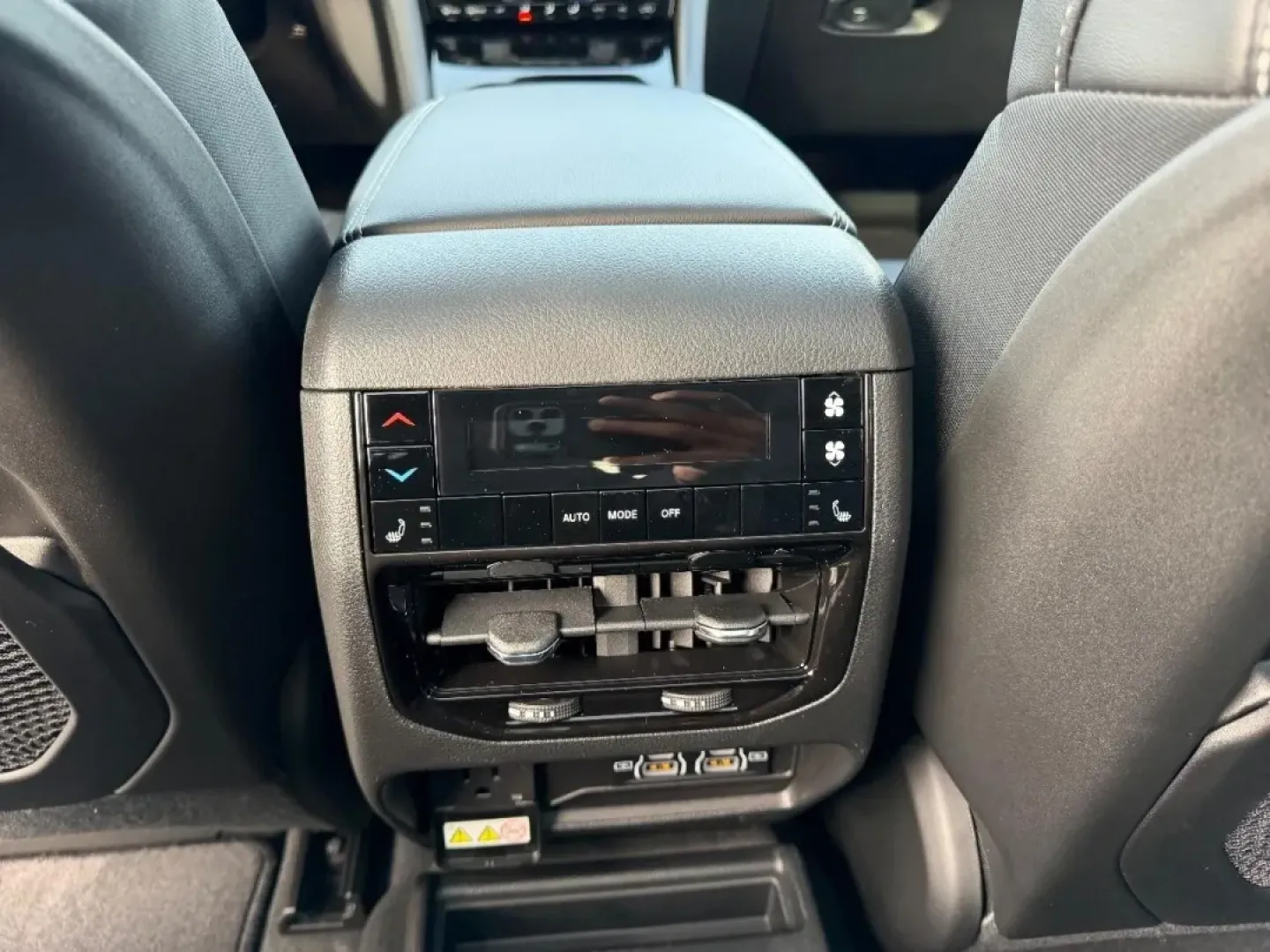 2025 /Global Black Leather Jeep Grand Cherokee Limited (1C4RJKBGXS8) with an 3.6L V6 24V VVT UPG I engine, located at 970 Woodlawn Dr., Farmington, MO, 63640, (573) 431-7800, 37.825642, -90.468674 - Are you ready to embark on your next big adventure? Whether you're planning a weekend getaway to the nearby Ozark National Scenic Riverways or simply need a reliable vehicle for your daily commute, the 2025 Jeep Grand Cherokee Limited stands ready to elevate your lifestyle. With its unparalleled com - Photo#12