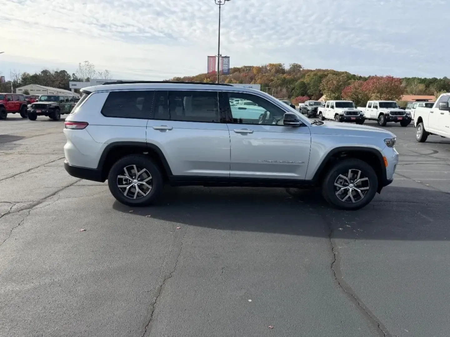 2025 /Global Black Leather Jeep Grand Cherokee Limited (1C4RJKBGXS8) with an 3.6L V6 24V VVT UPG I engine, located at 970 Woodlawn Dr., Farmington, MO, 63640, (573) 431-7800, 37.825642, -90.468674 - Are you ready to embark on your next big adventure? Whether you're planning a weekend getaway to the nearby Ozark National Scenic Riverways or simply need a reliable vehicle for your daily commute, the 2025 Jeep Grand Cherokee Limited stands ready to elevate your lifestyle. With its unparalleled com - Photo#1