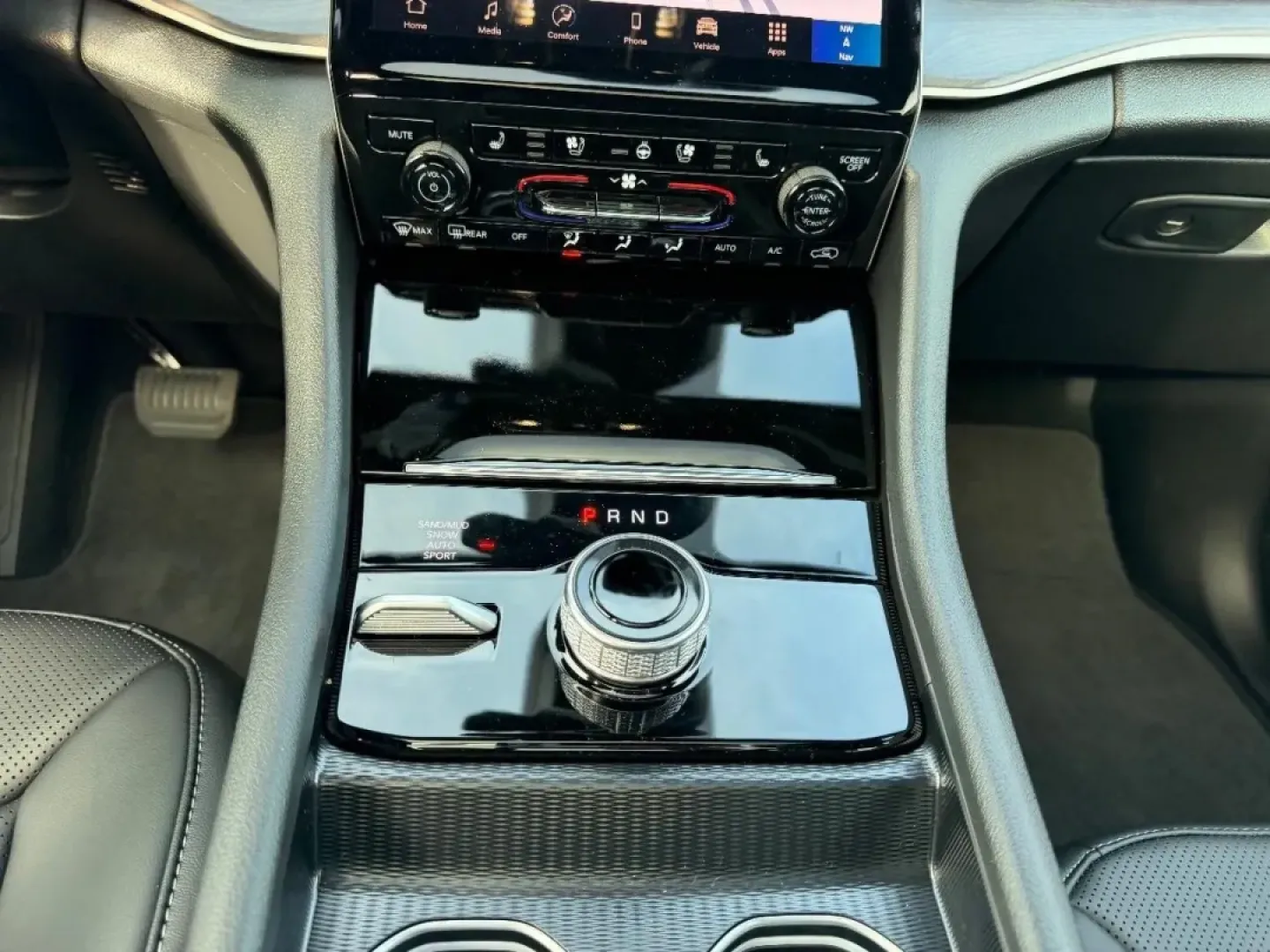 2025 /Global Black Leather Jeep Grand Cherokee Limited (1C4RJKBGXS8) with an 3.6L V6 24V VVT UPG I engine, located at 970 Woodlawn Dr., Farmington, MO, 63640, (573) 431-7800, 37.825642, -90.468674 - Are you ready to embark on your next big adventure? Whether you're planning a weekend getaway to the nearby Ozark National Scenic Riverways or simply need a reliable vehicle for your daily commute, the 2025 Jeep Grand Cherokee Limited stands ready to elevate your lifestyle. With its unparalleled com - Photo#19